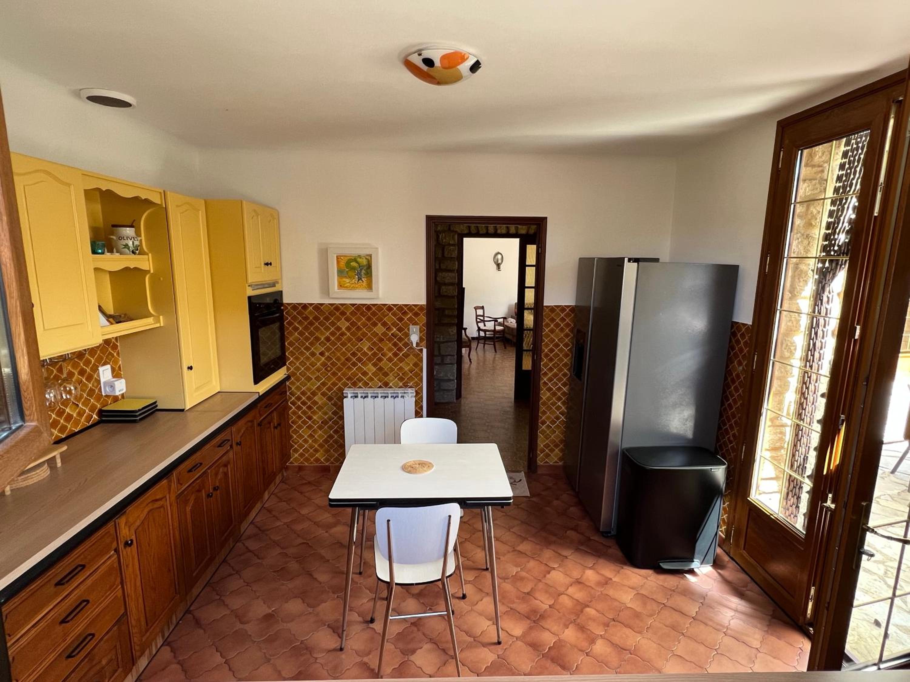Escapade entre amis en Provence, 4 chambres, terrasse & jardin, proche Avignon