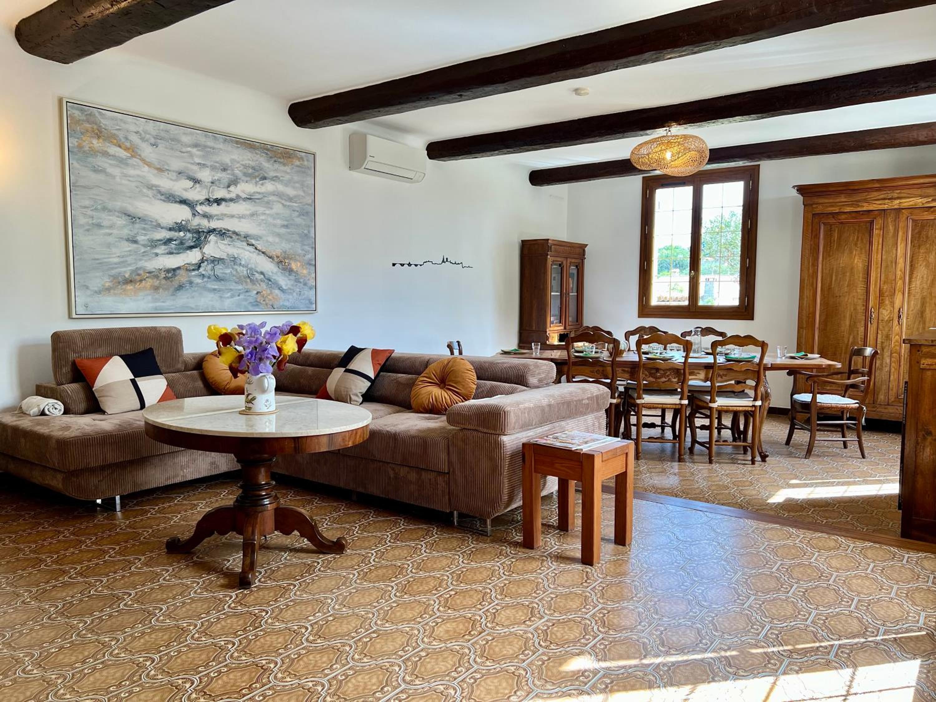 Escapade entre amis en Provence, 4 chambres, terrasse & jardin, proche Avignon