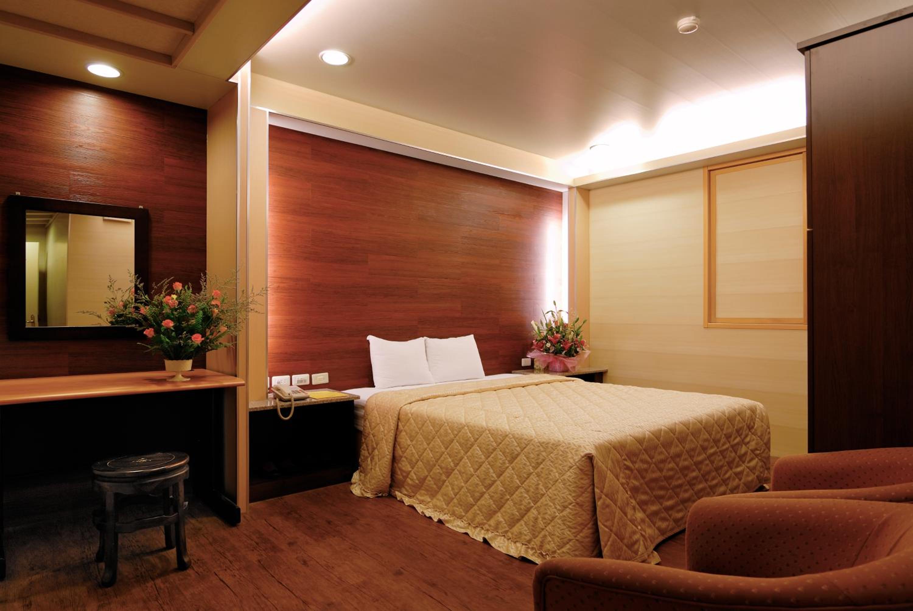 Empire Hotel