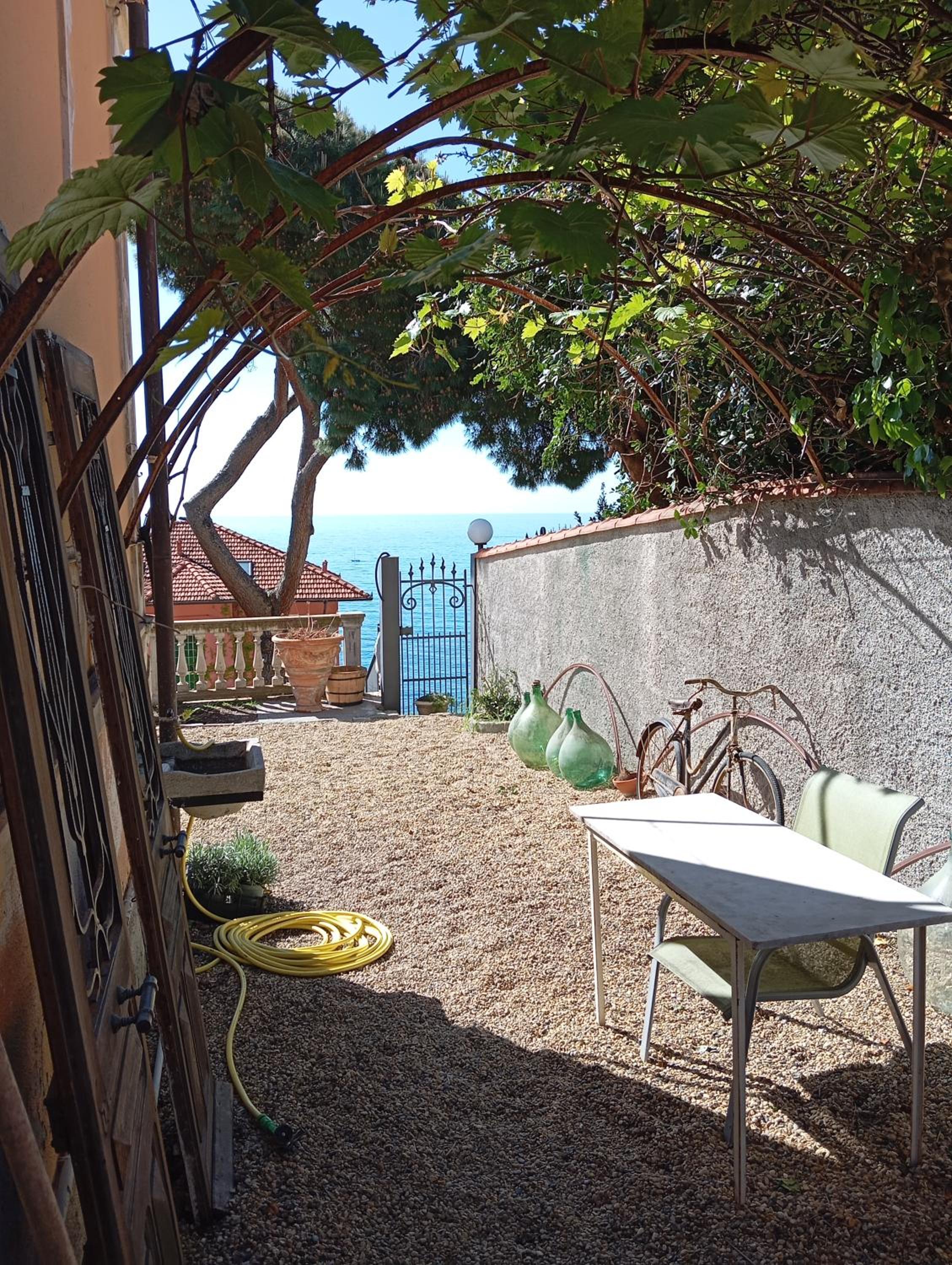 Meine Sonne Riviera, appartamento storico con vista mare, terrazzo e parcheggio