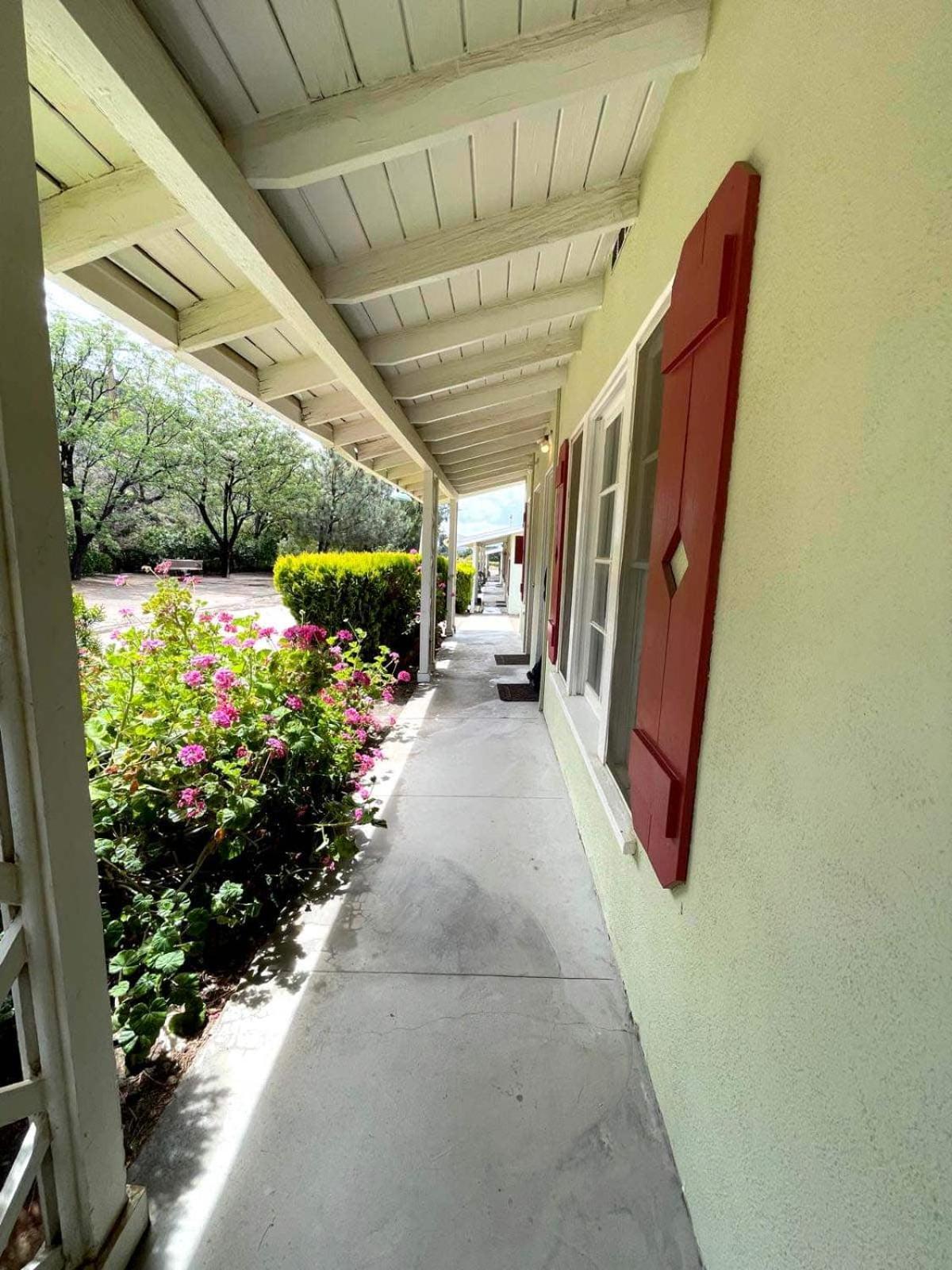 Sierra Pelona Motel