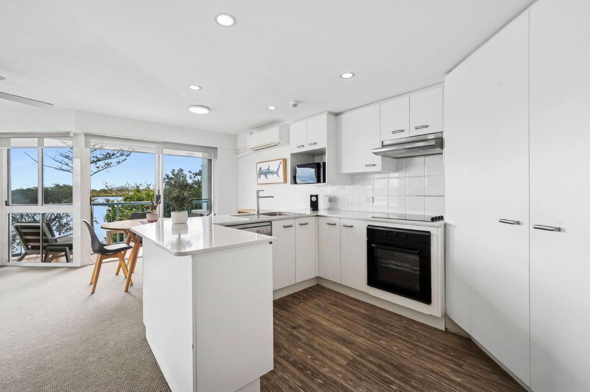 Stunning Rooftop Retreat with Private Jacuzzi on the Maroochy River