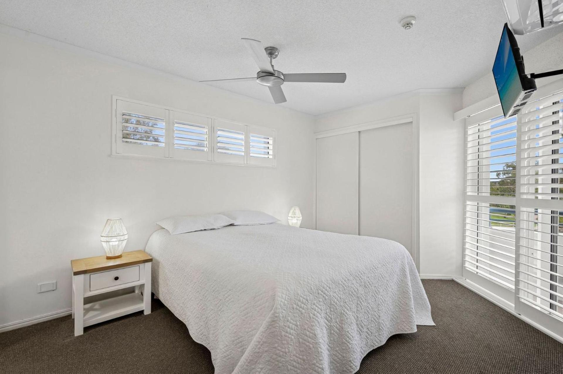 Stunning Rooftop Retreat with Private Jacuzzi on the Maroochy River