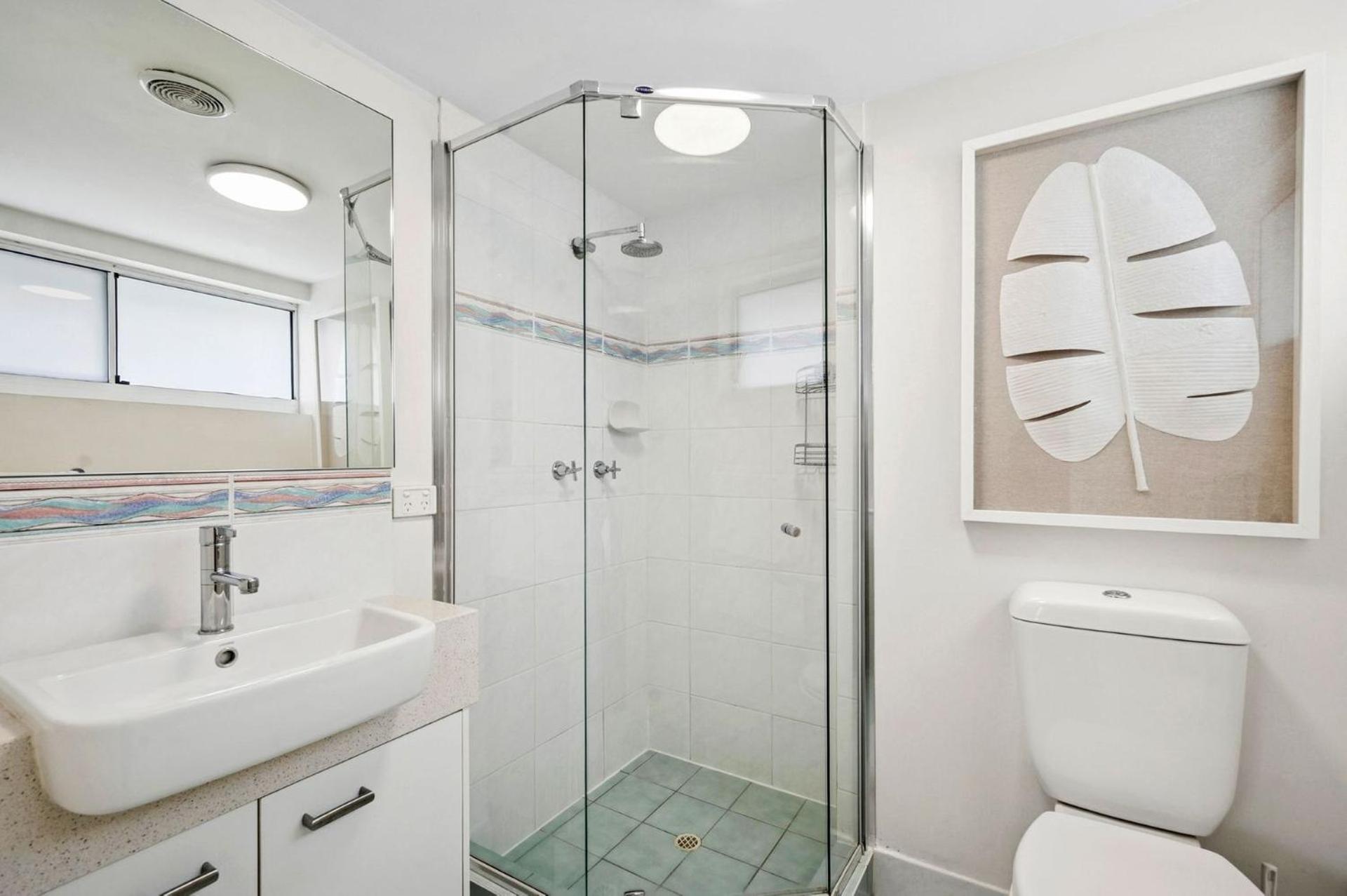 Stunning Rooftop Retreat with Private Jacuzzi on the Maroochy River