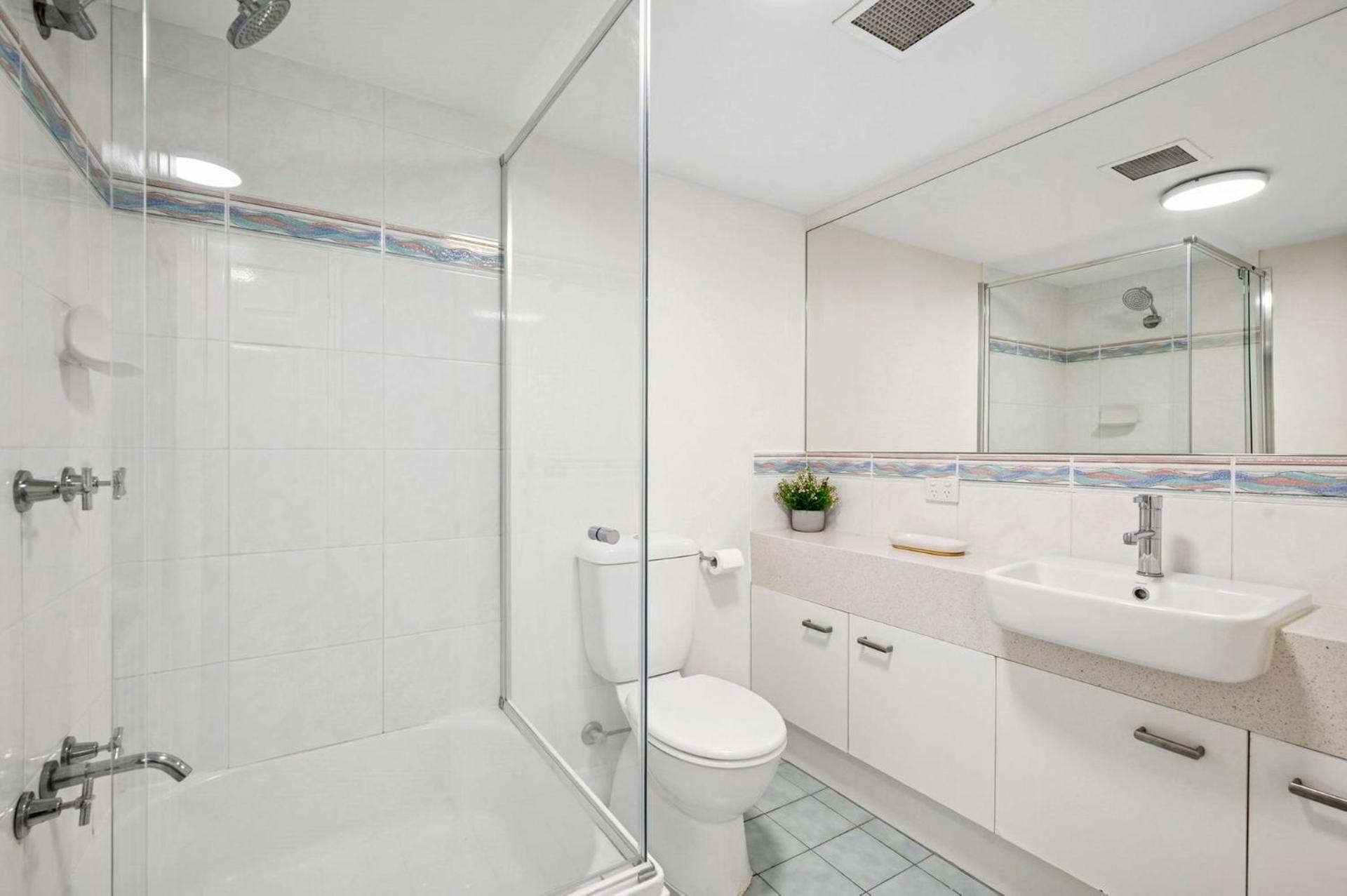 Stunning Rooftop Retreat with Private Jacuzzi on the Maroochy River