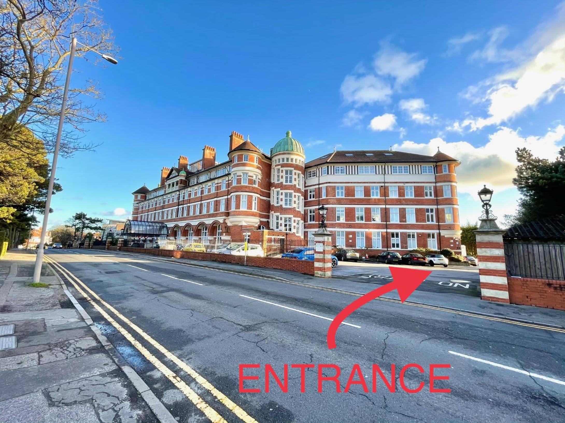 Burlington Mansions - FREE ALLOCATED PARKING - 8 mins walk to the beach - Gym - Pool Table - Brought to you by Coastline Retreats