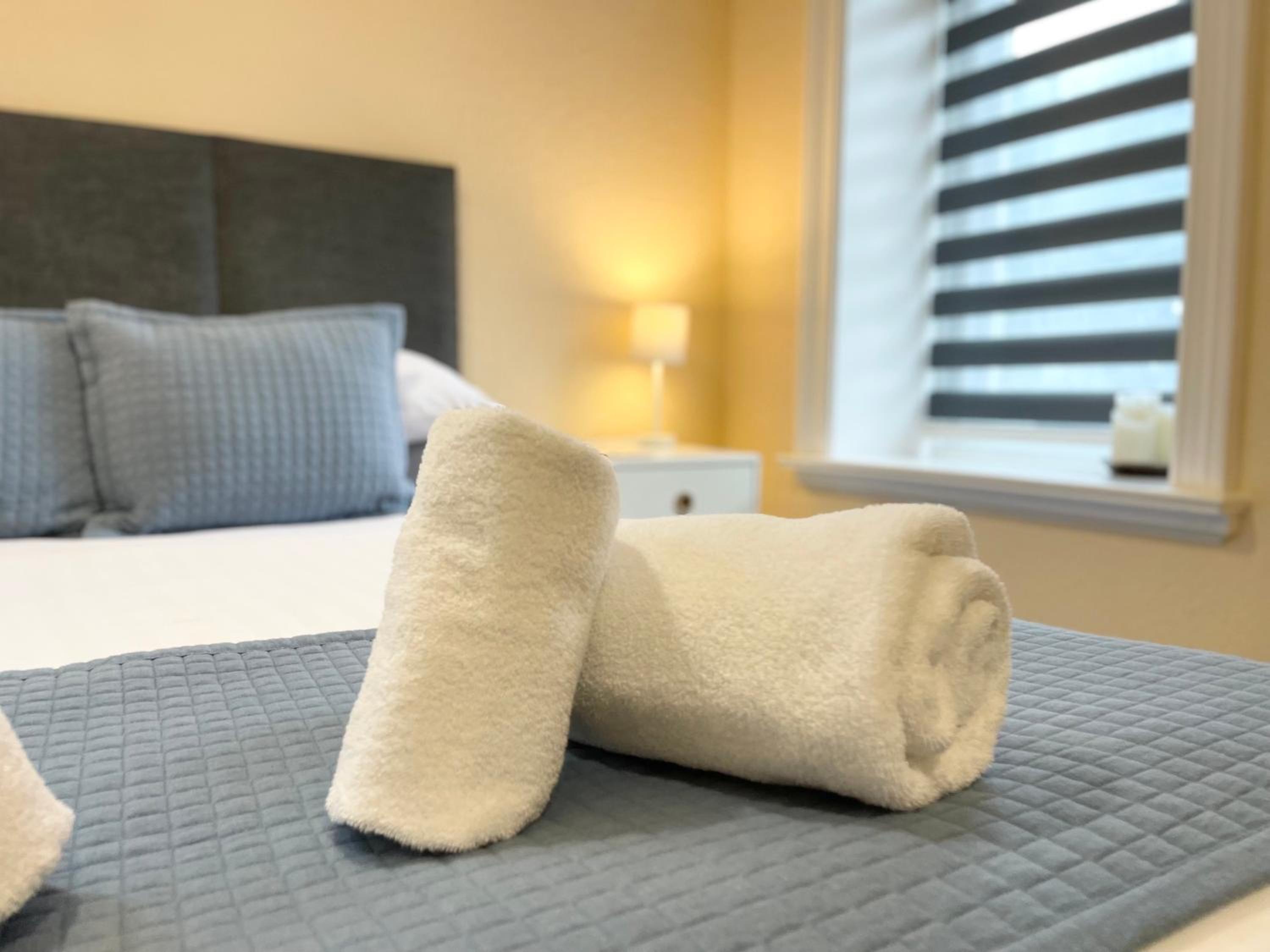 Burlington Mansions - FREE ALLOCATED PARKING - 8 mins walk to the beach - Gym - Pool Table - Brought to you by Coastline Retreats