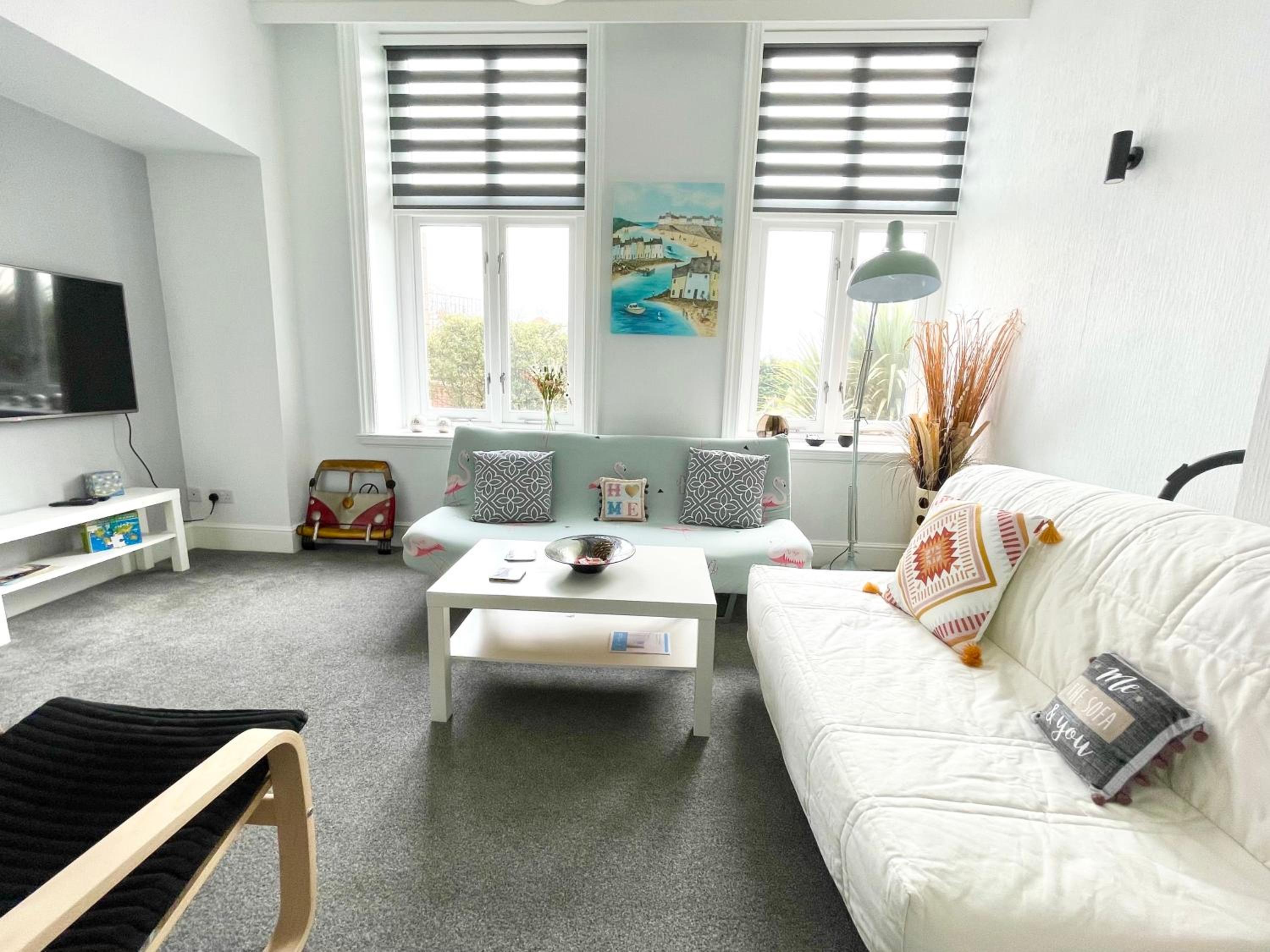 Burlington Mansions - FREE ALLOCATED PARKING - 8 mins walk to the beach - Gym - Pool Table - Brought to you by Coastline Retreats
