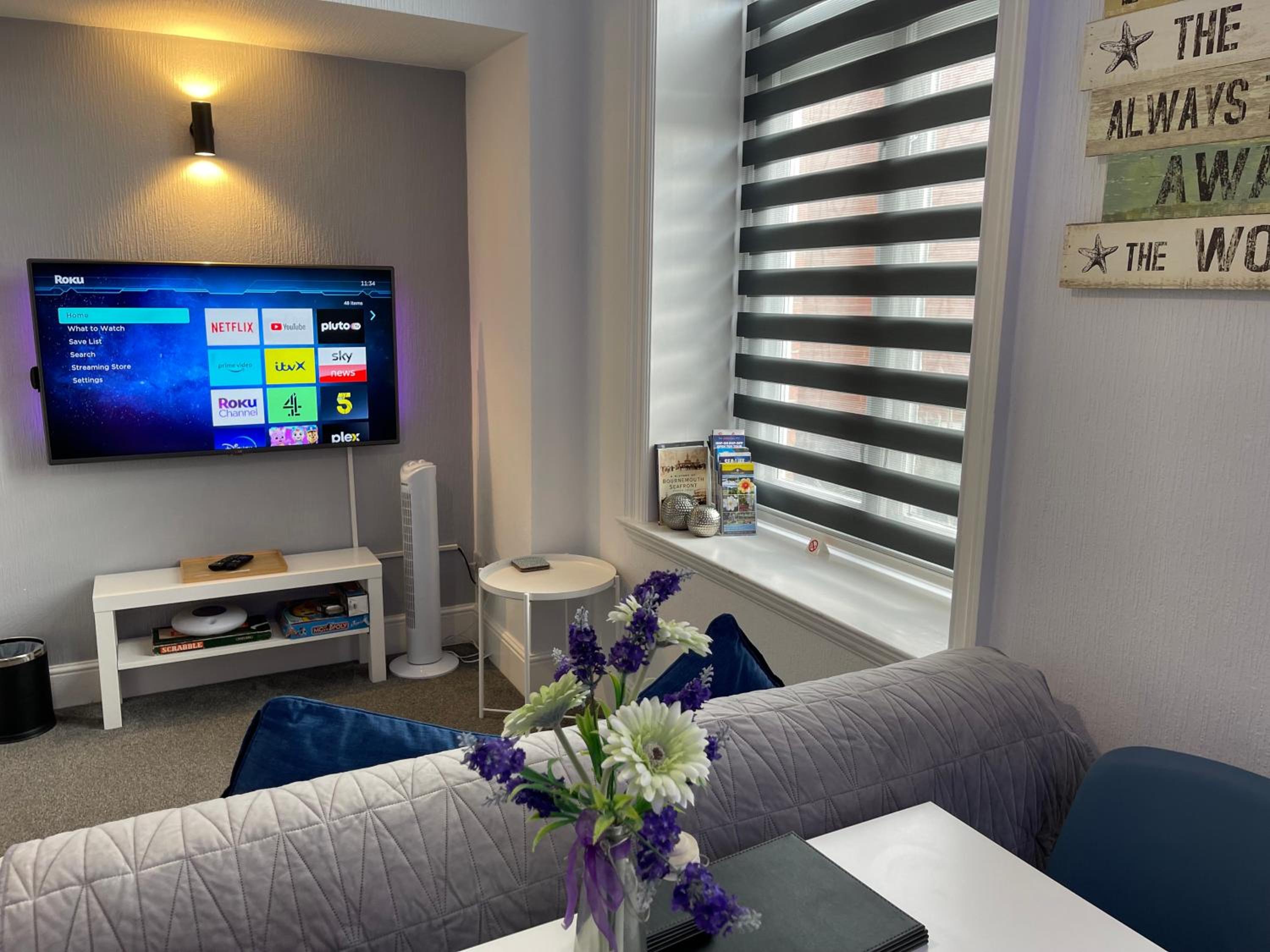 Burlington Mansions - FREE ALLOCATED PARKING - 8 mins walk to the beach - Gym - Pool Table - Brought to you by Coastline Retreats