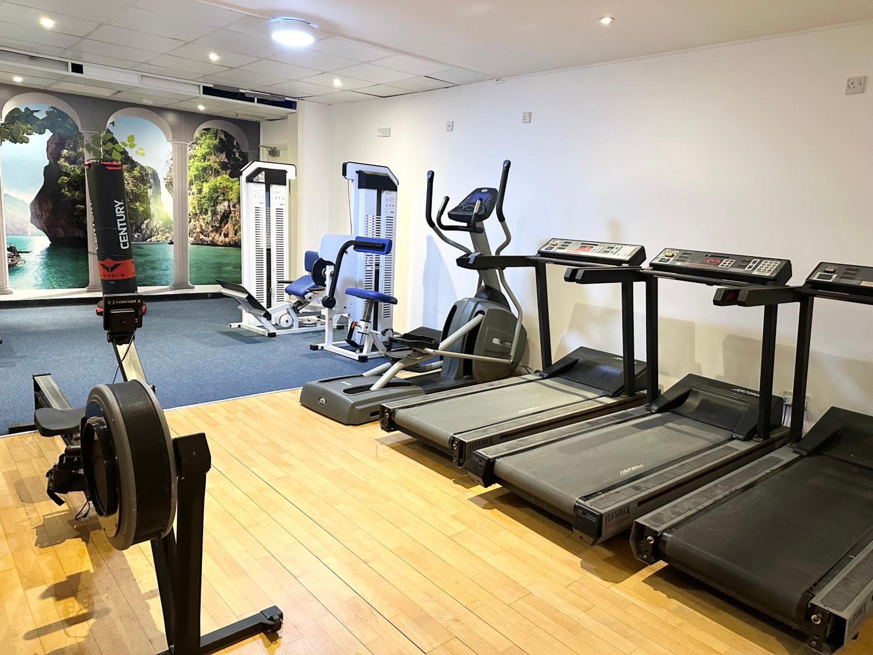 Burlington Mansions - FREE ALLOCATED PARKING - 8 mins walk to the beach - Gym - Pool Table - Brought to you by Coastline Retreats