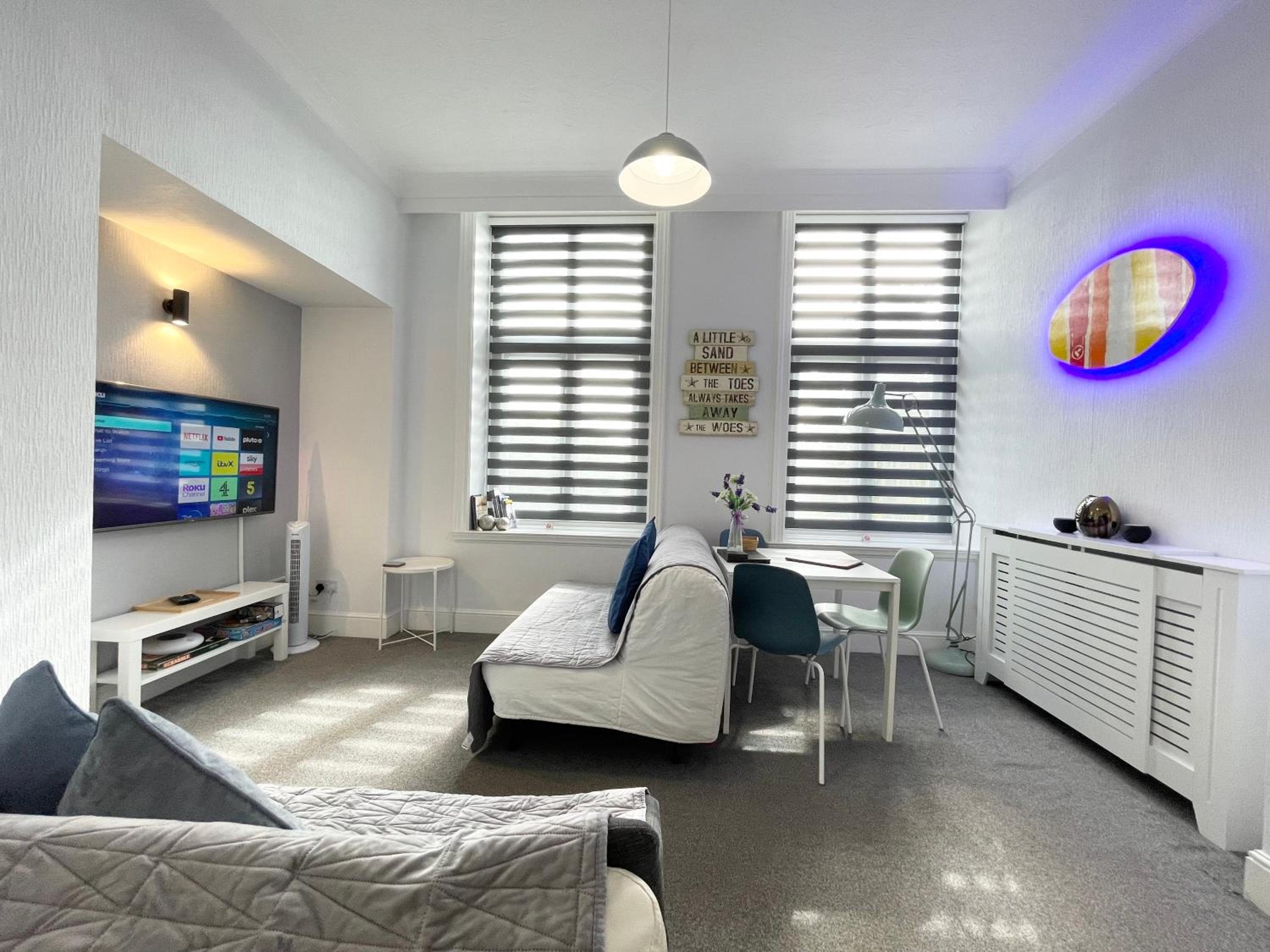 Burlington Mansions - FREE ALLOCATED PARKING - 8 mins walk to the beach - Gym - Pool Table - Brought to you by Coastline Retreats