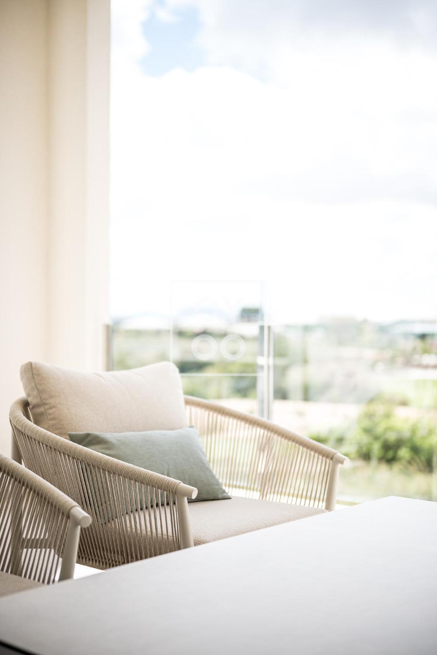 Classy Golf Retreat - WOW-views - small dogs welcome - by Oyoostays