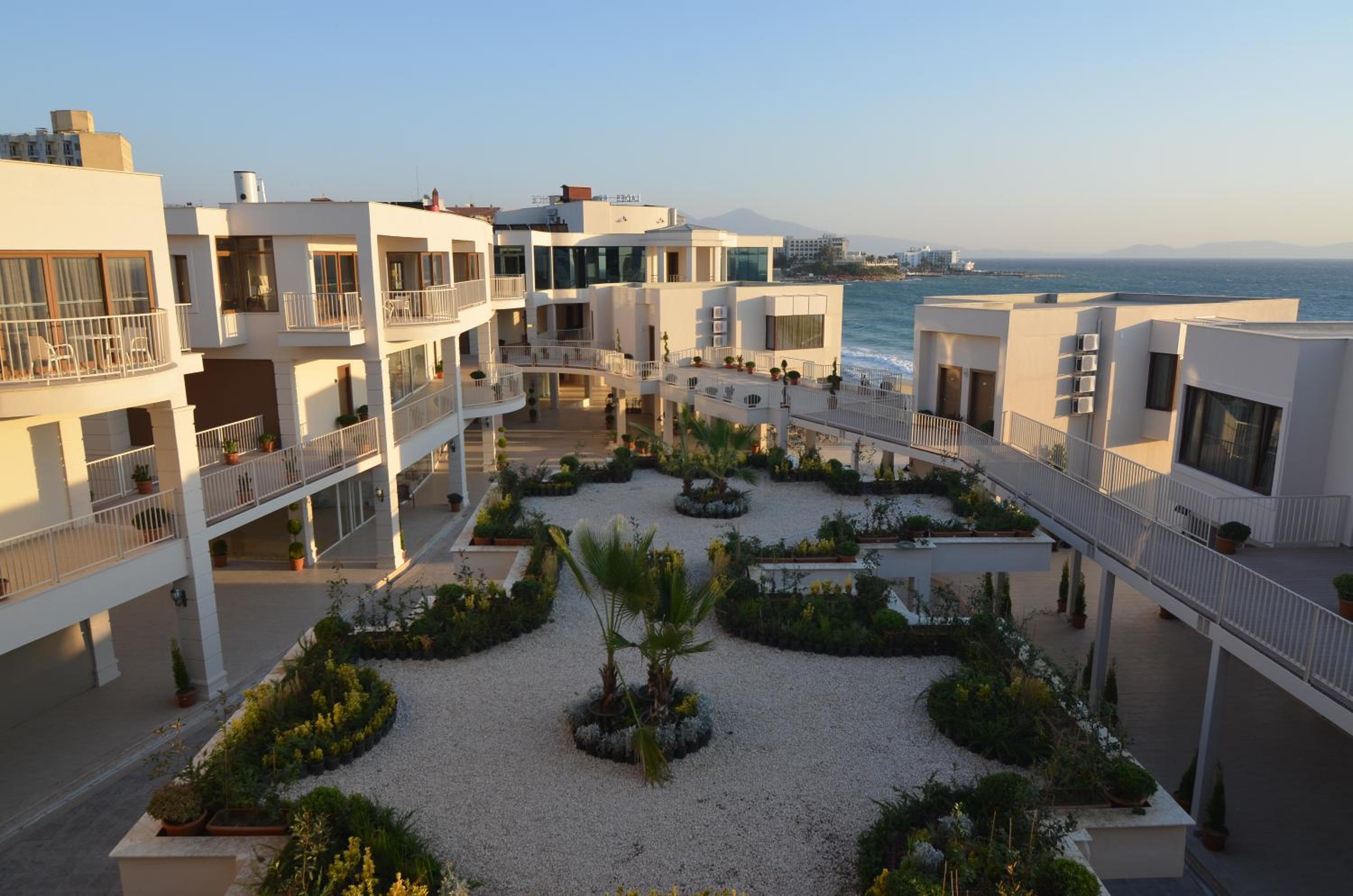 Ladies Beach Suite Hotel - Image 60