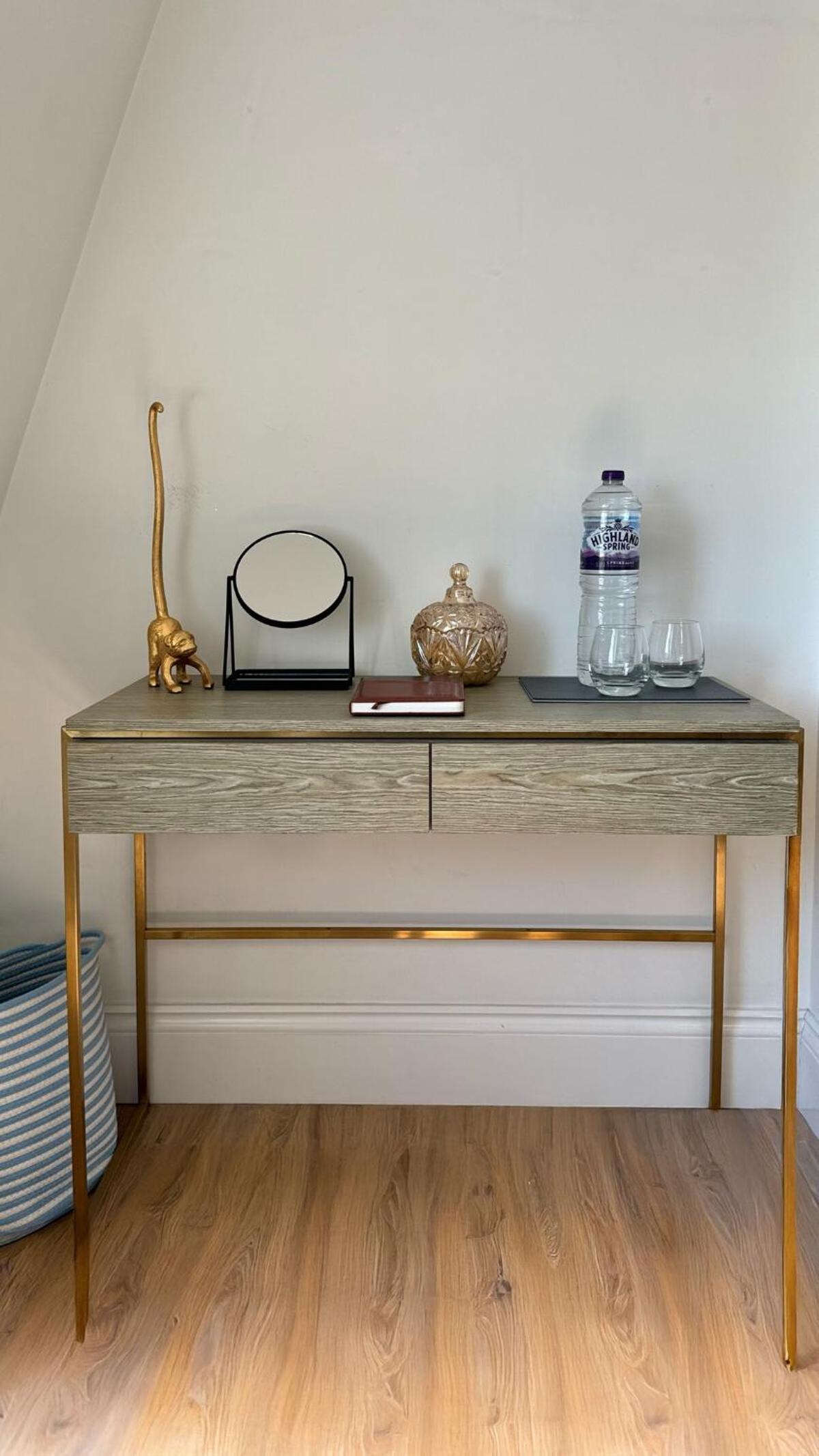 Spacious Guest Studio - En-Suite - Central - Calm View