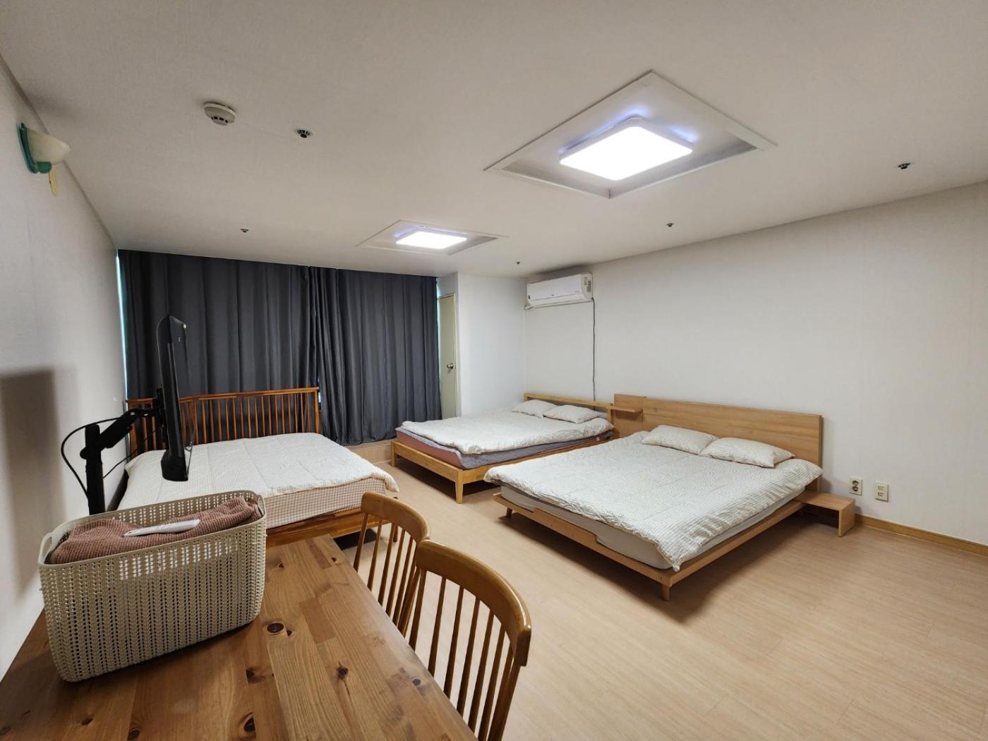 Hongdae green room