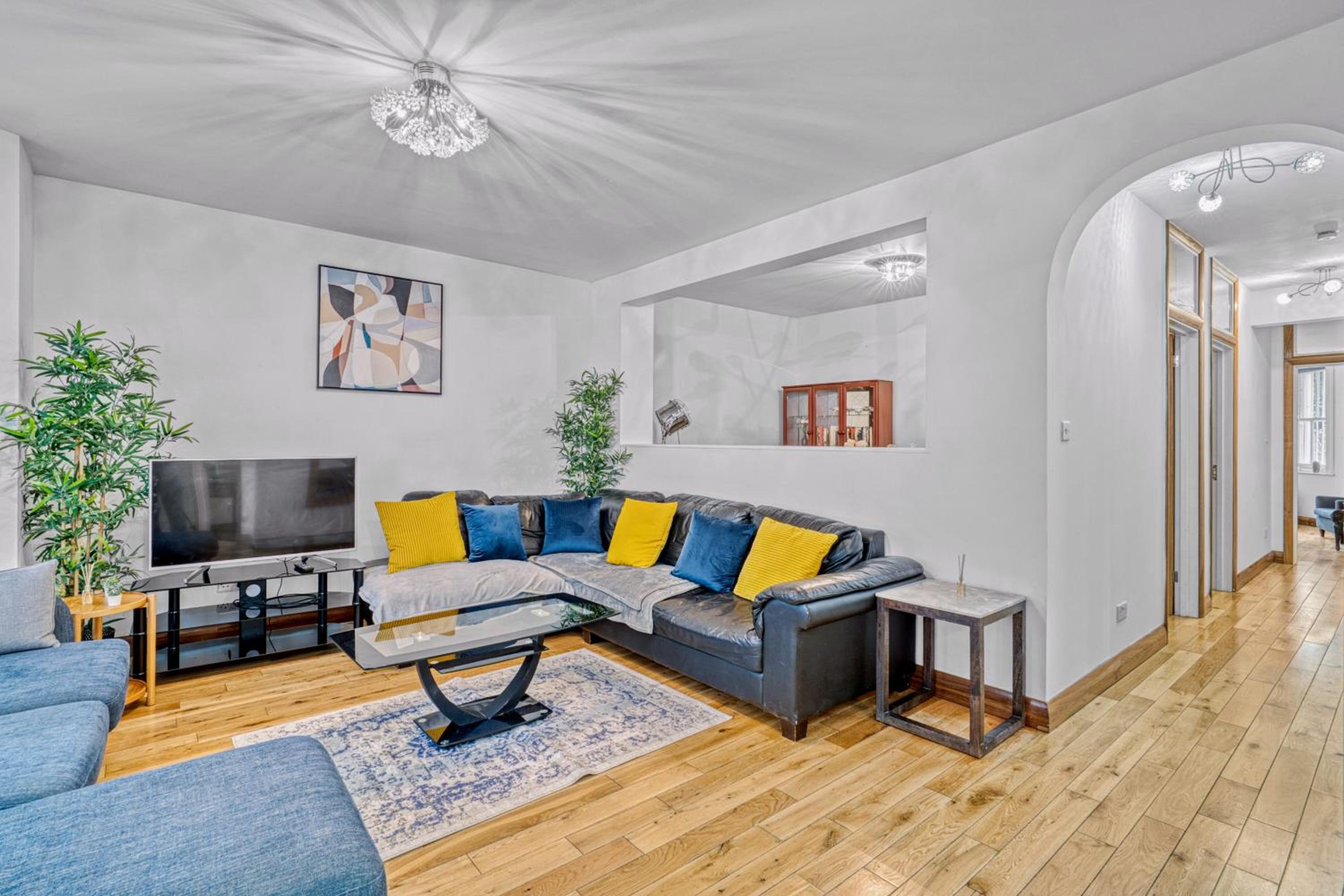 Charming 3BR by Redcliffe Gdns