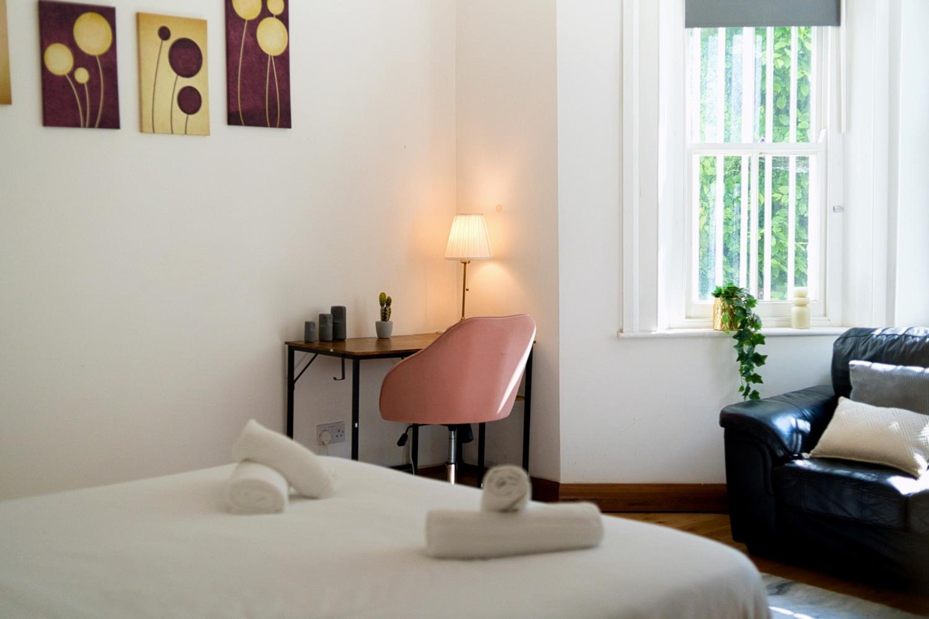 Charming 3BR by Redcliffe Gdns