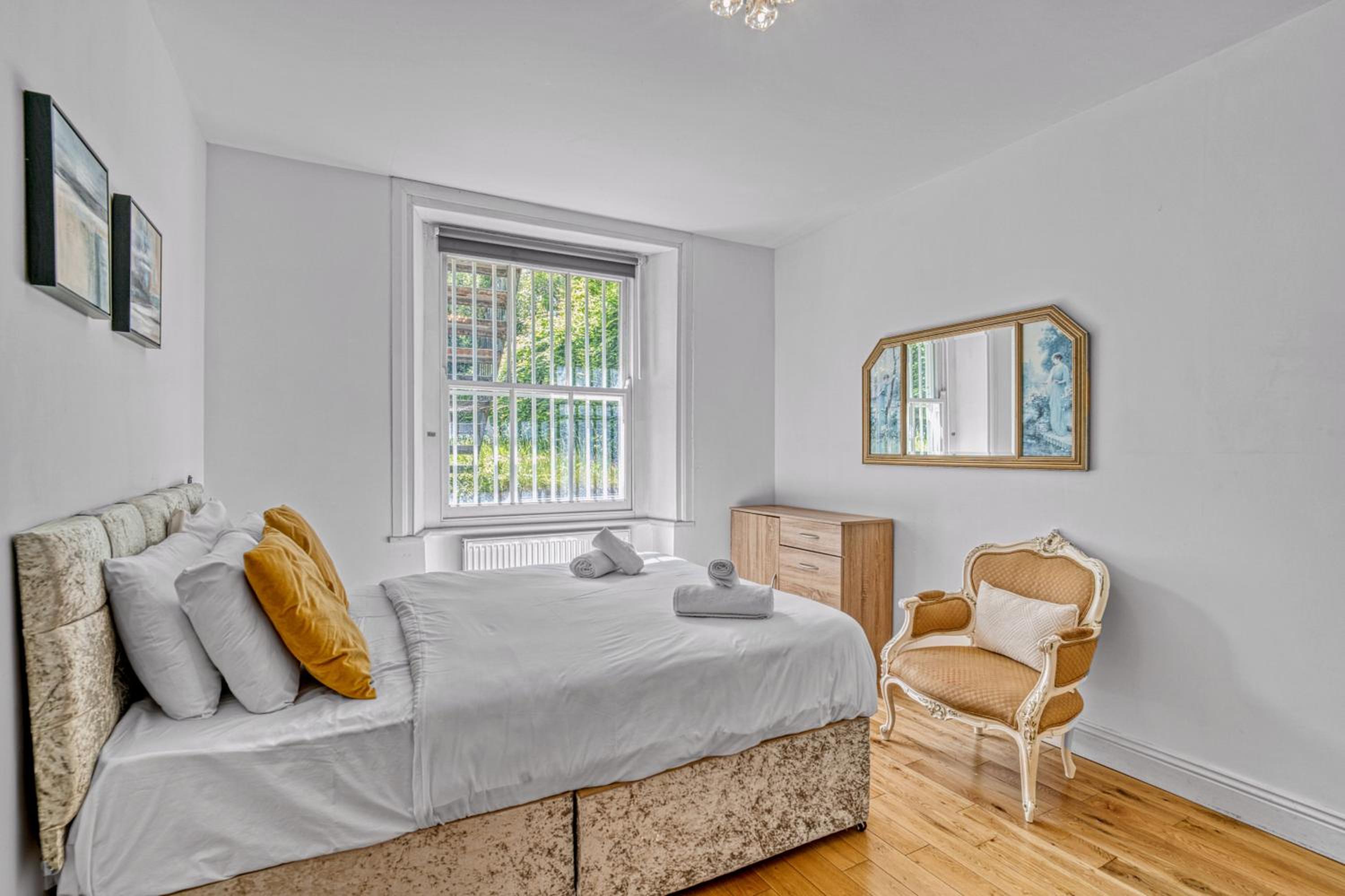 Charming 3BR by Redcliffe Gdns