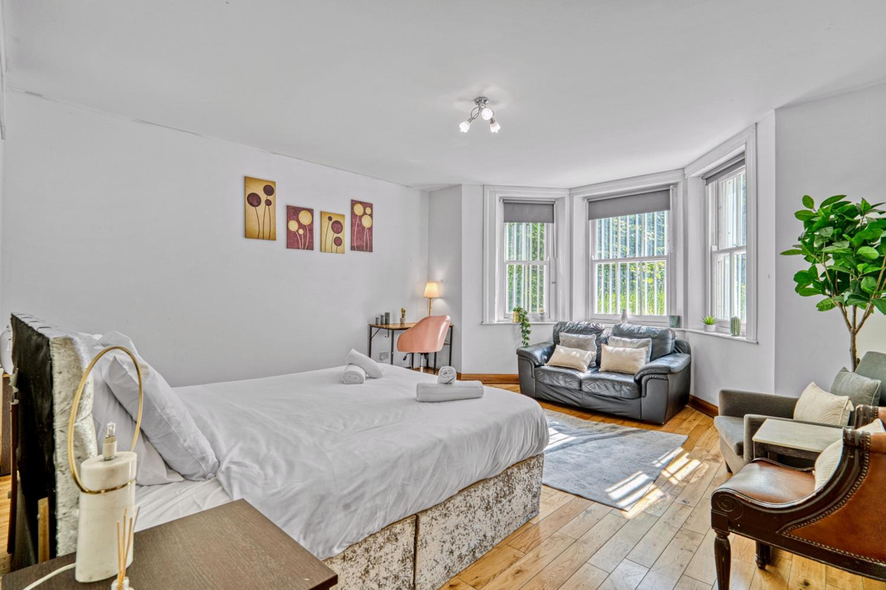 Charming 3BR by Redcliffe Gdns