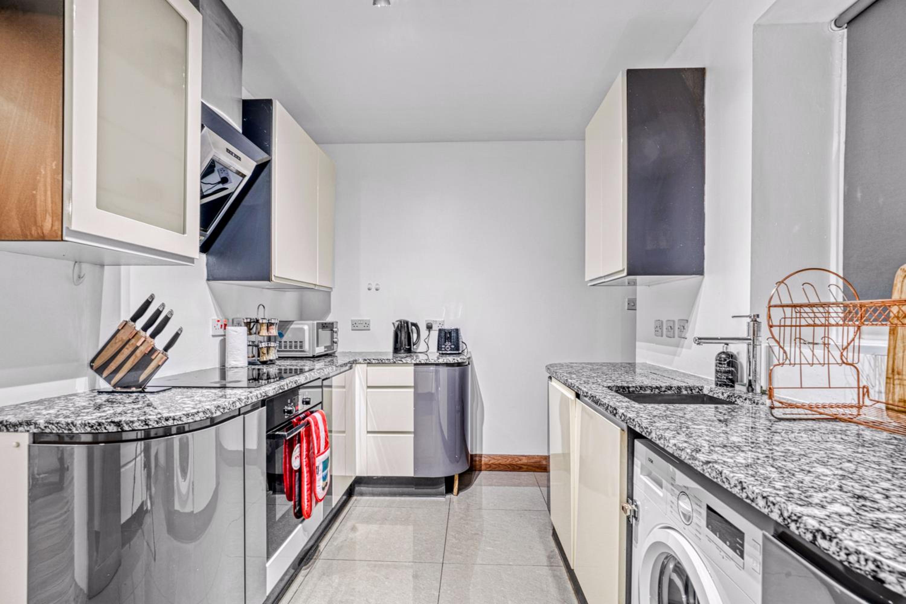 Charming 3BR by Redcliffe Gdns
