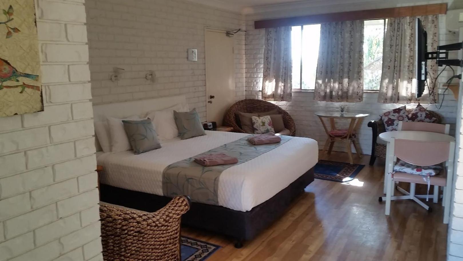 Holland Park Motel