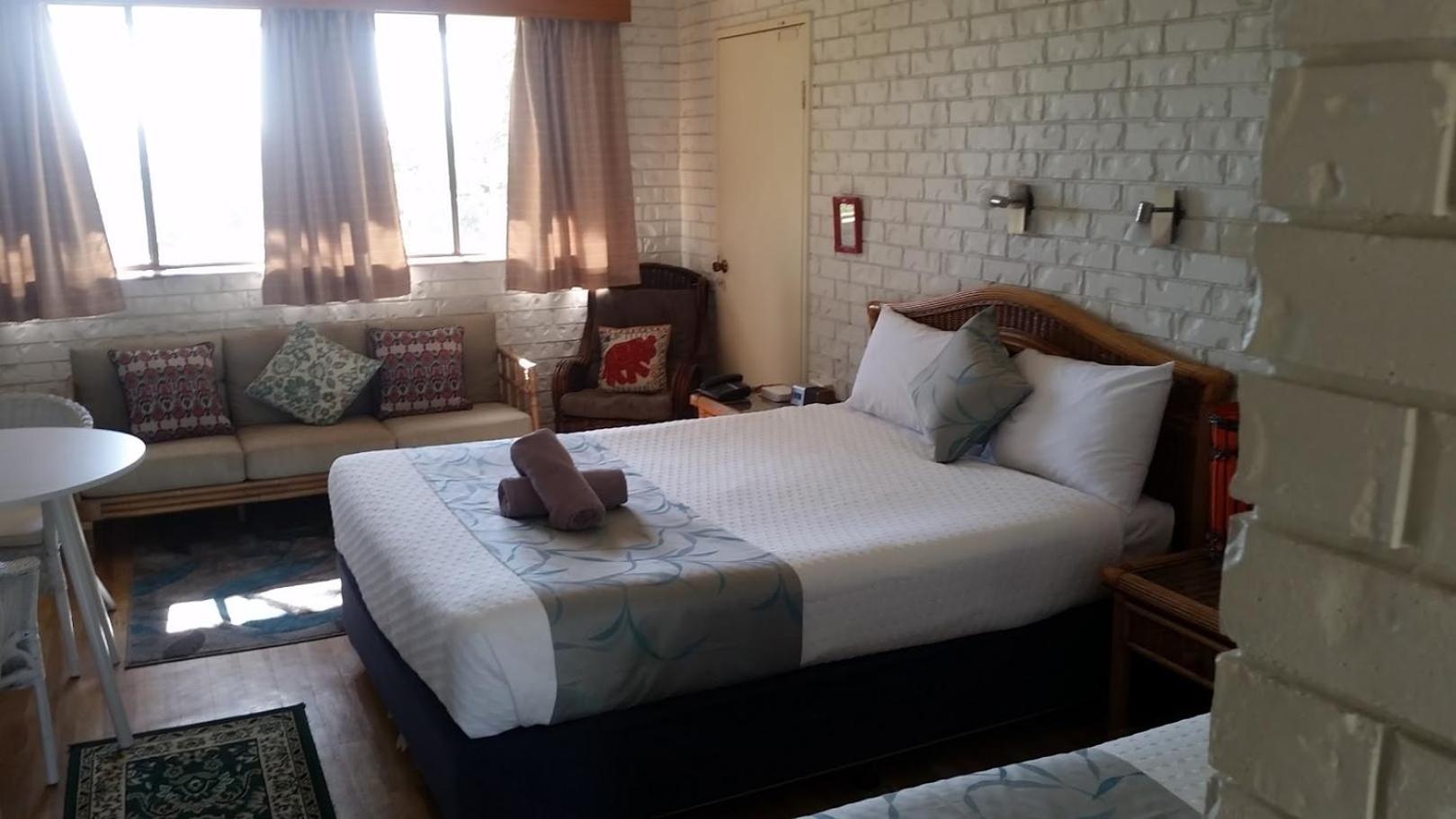 Holland Park Motel