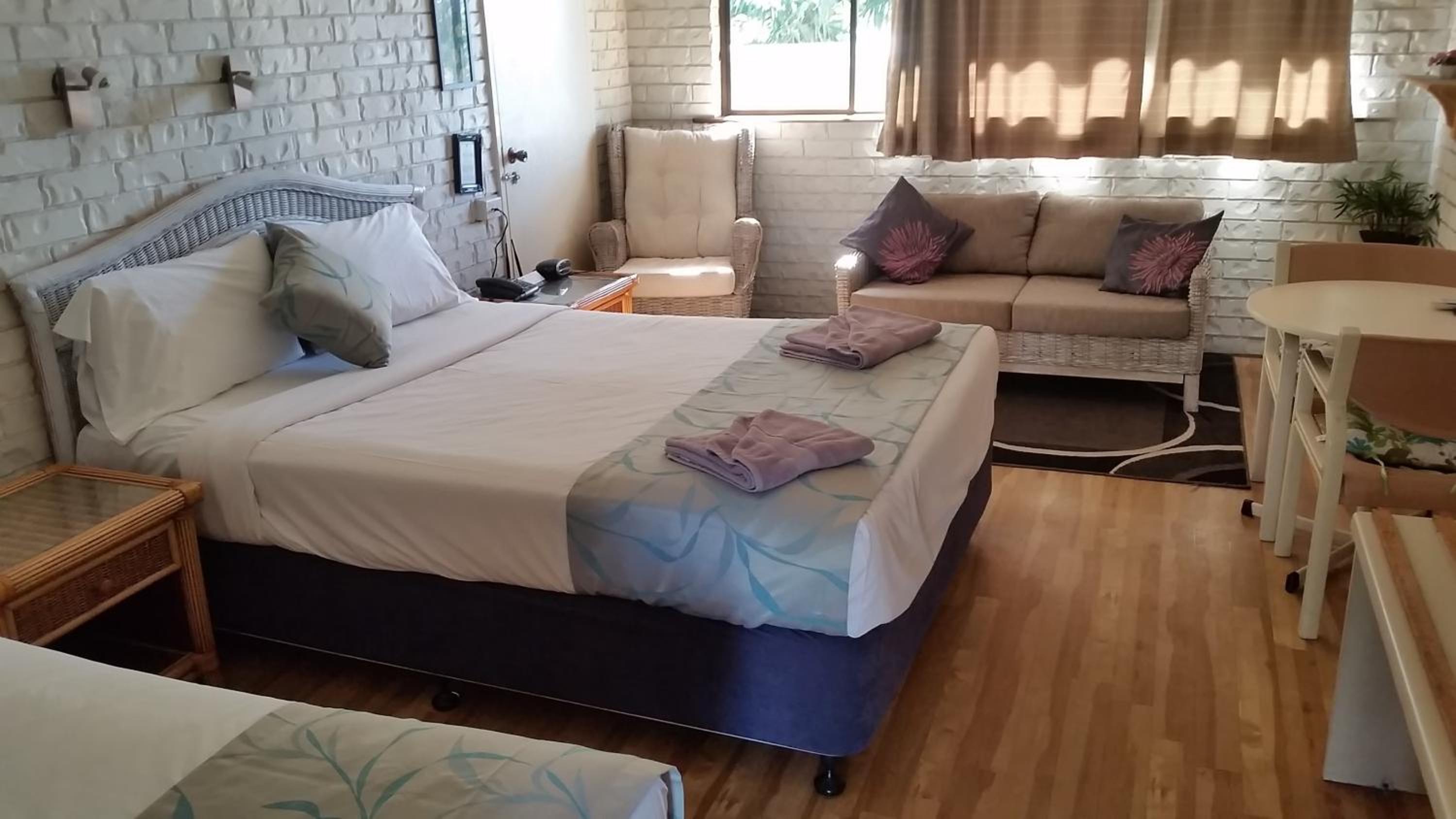 Holland Park Motel