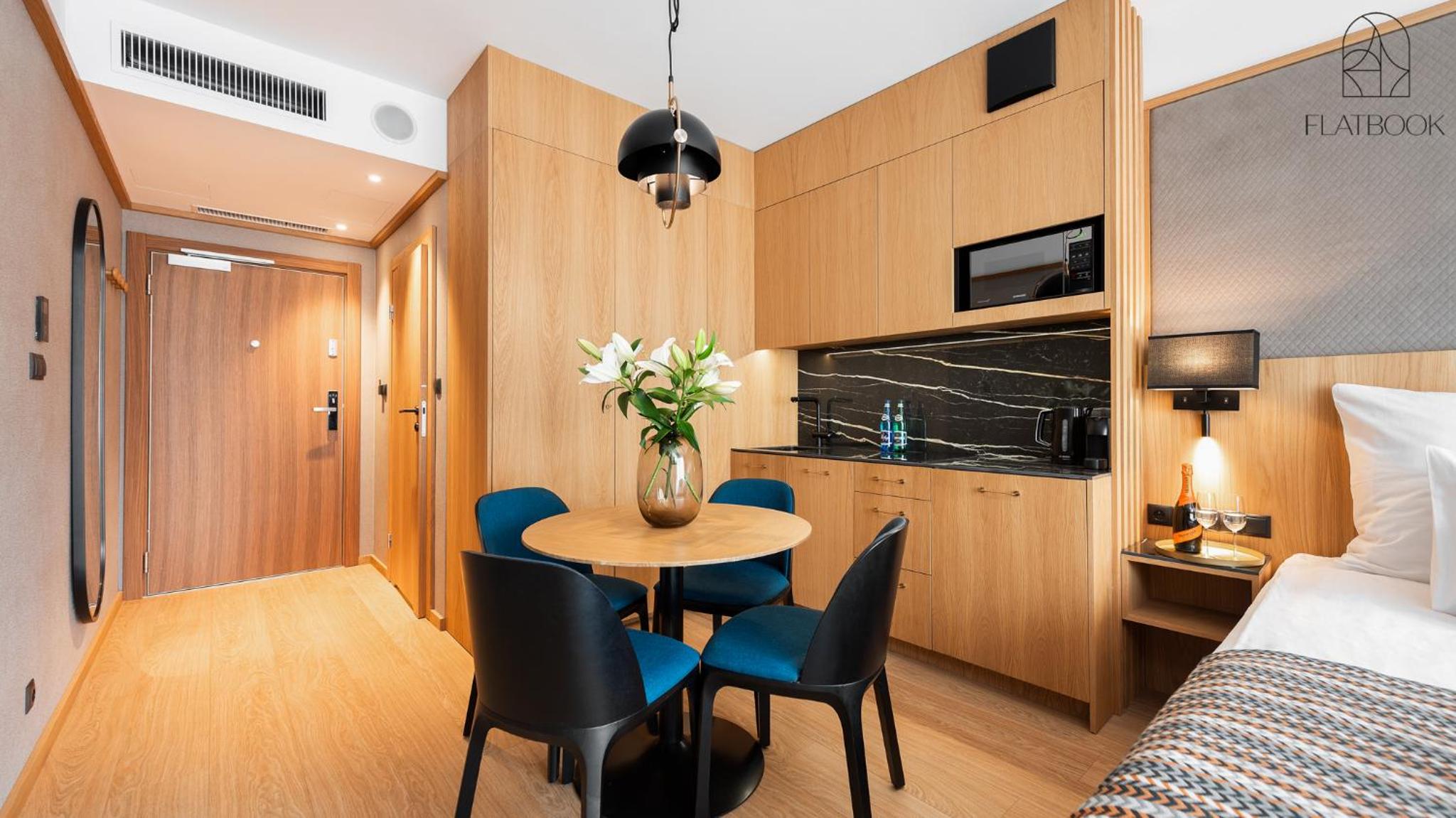 Flatbook - City Center Apartments Deo Plaza Studio