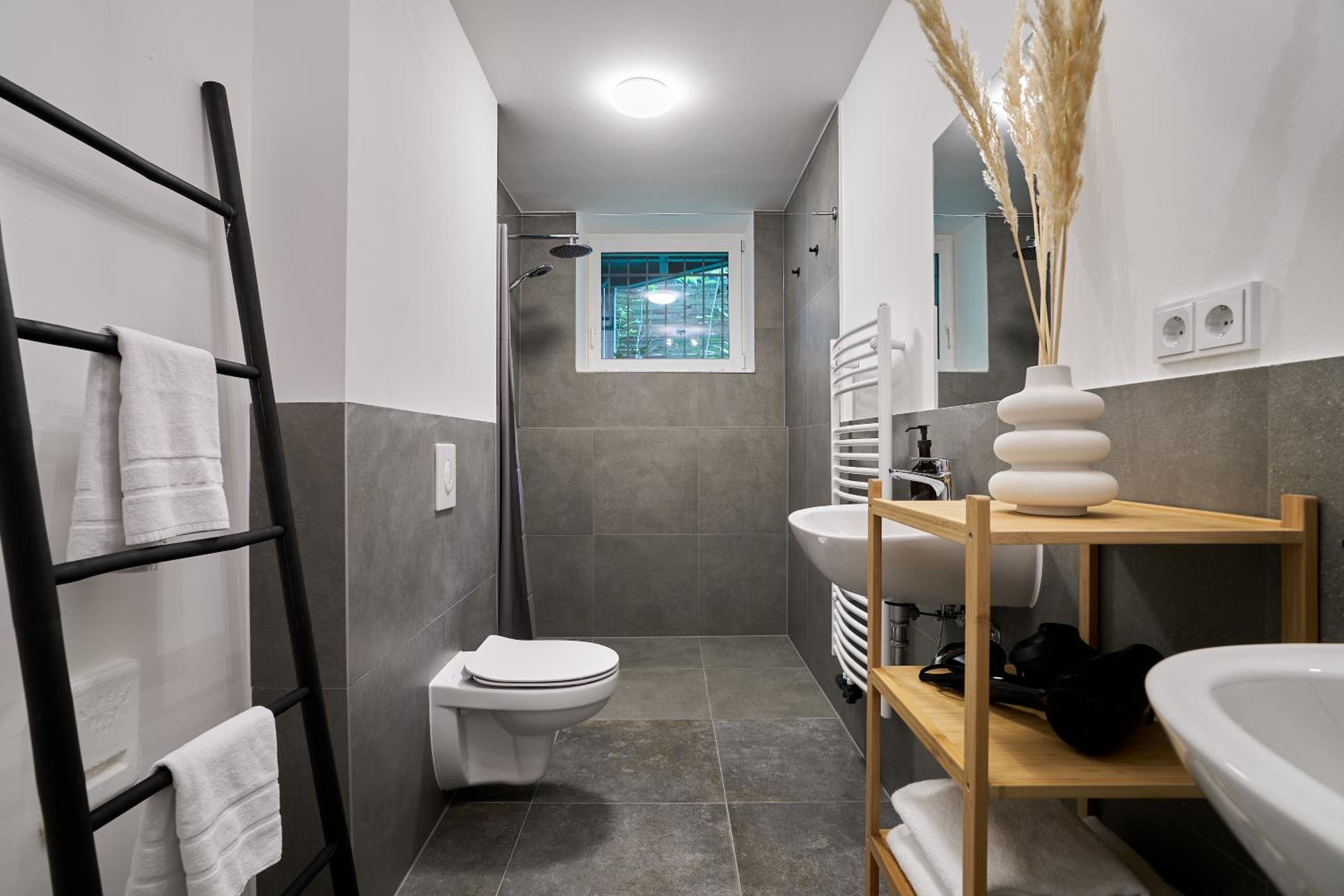 Urban Base Apartment for 9 in Berlin Mitte