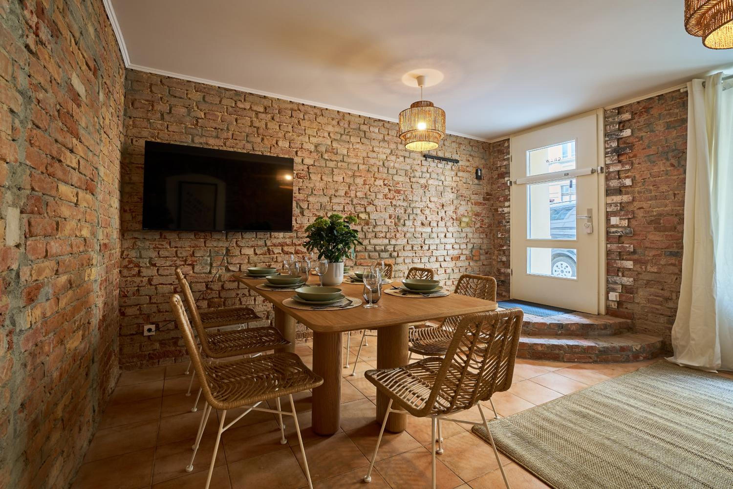 Urban Base Apartment for 9 in Berlin Mitte