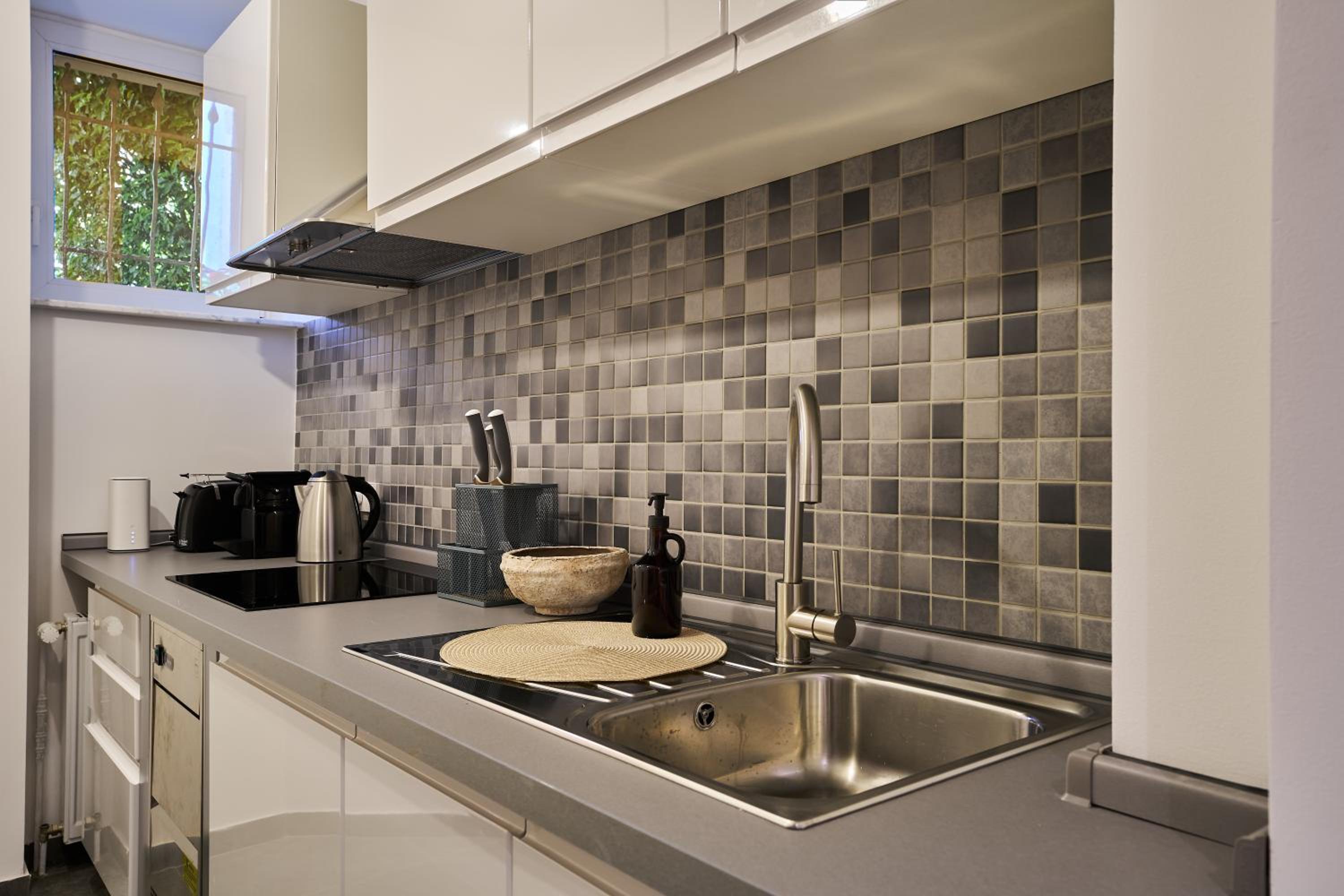Urban Base Apartment for 9 in Berlin Mitte