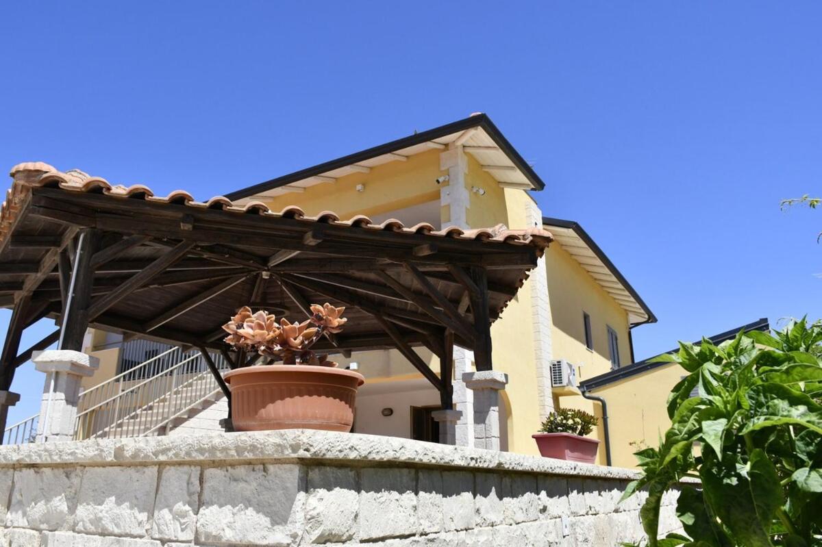 Villa con piscina in Santa Maria del Focallo
