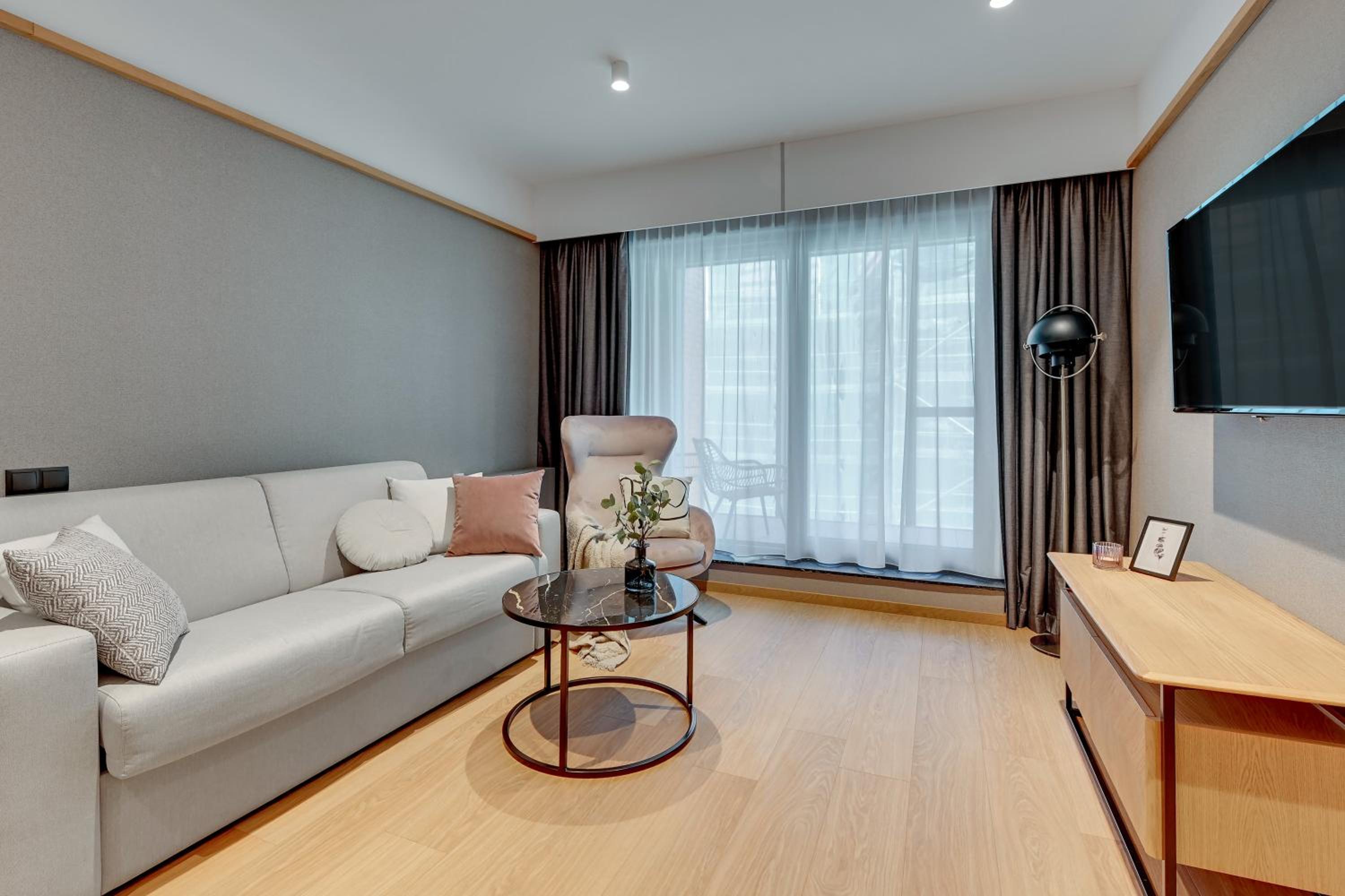 Flatbook - Deo Plaza Comfort Apartments