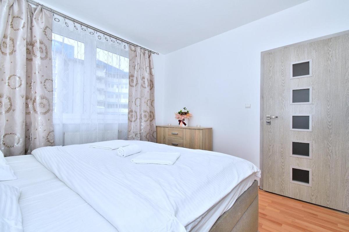 Emerald Marble Serenity Apartment