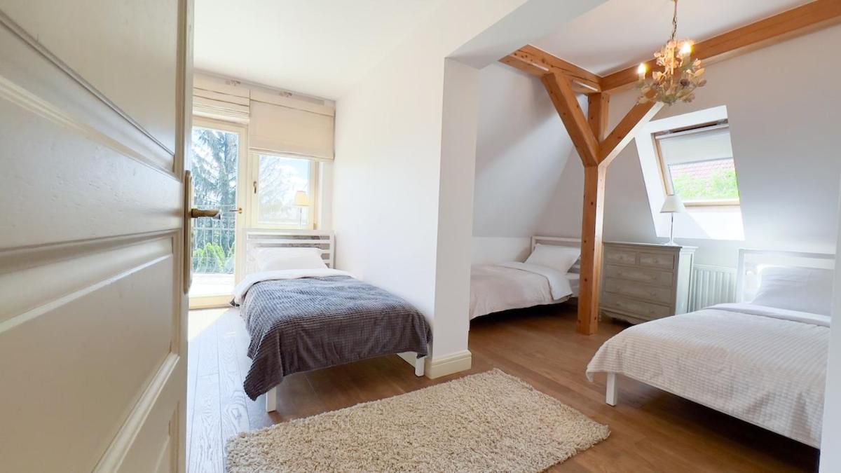 Golden Villa Kraków - Stylowa Willa z Ogrodem i Grillem