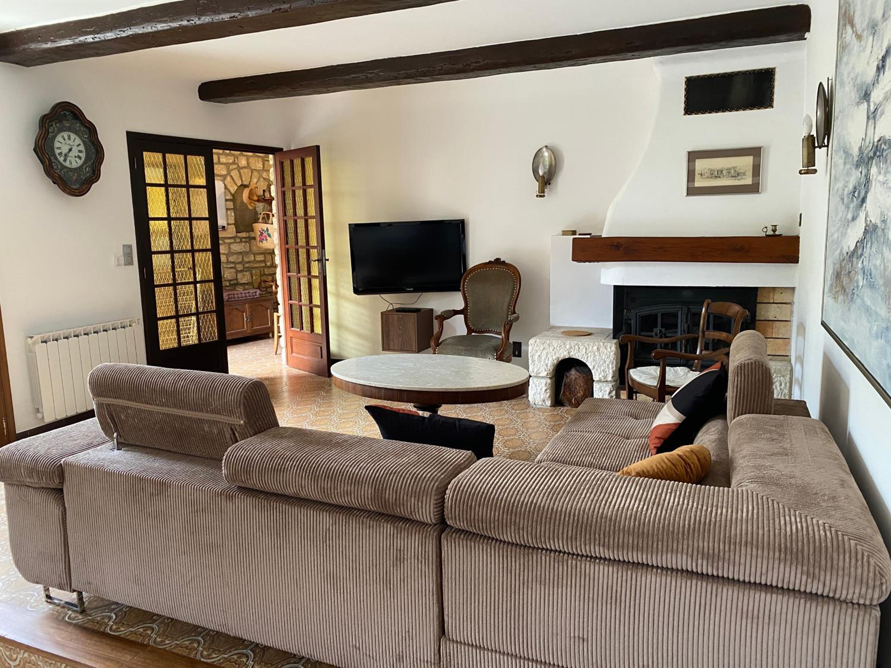 Escapade entre amis en Provence, 4 chambres, terrasse & jardin, proche Avignon
