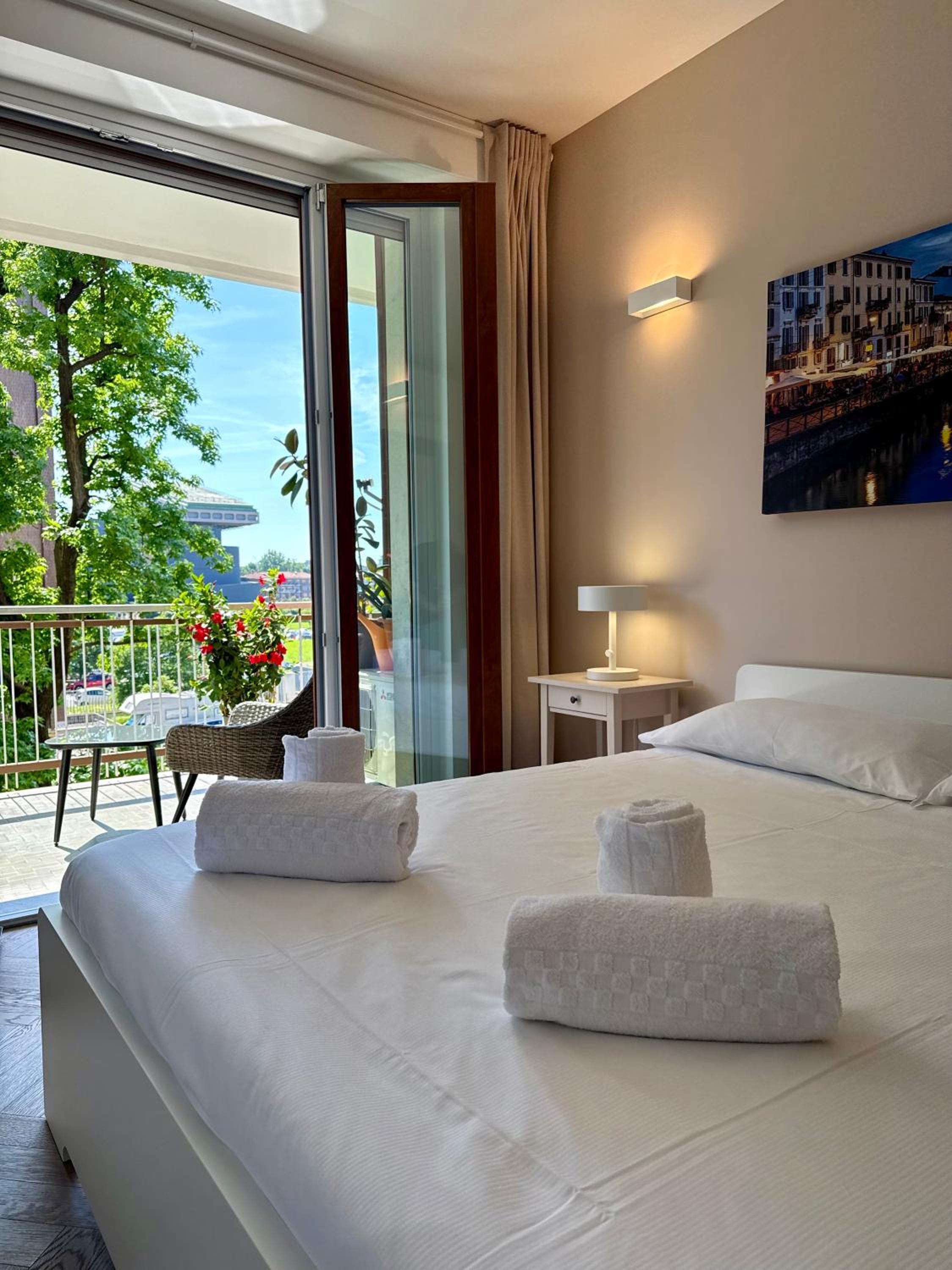 LURO Deluxe Apartments - City Life Nest