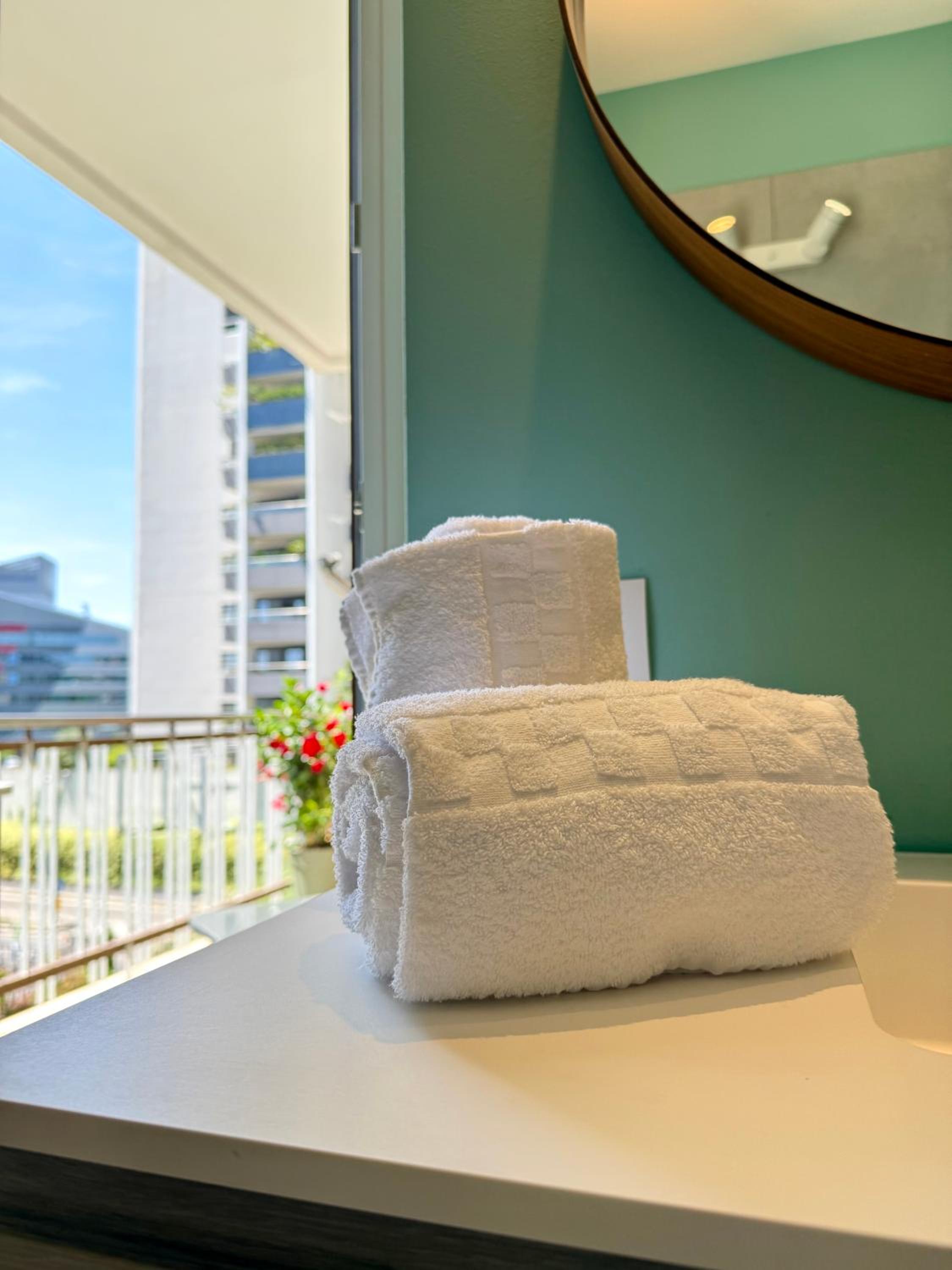 LURO Deluxe Apartments - City Life Nest