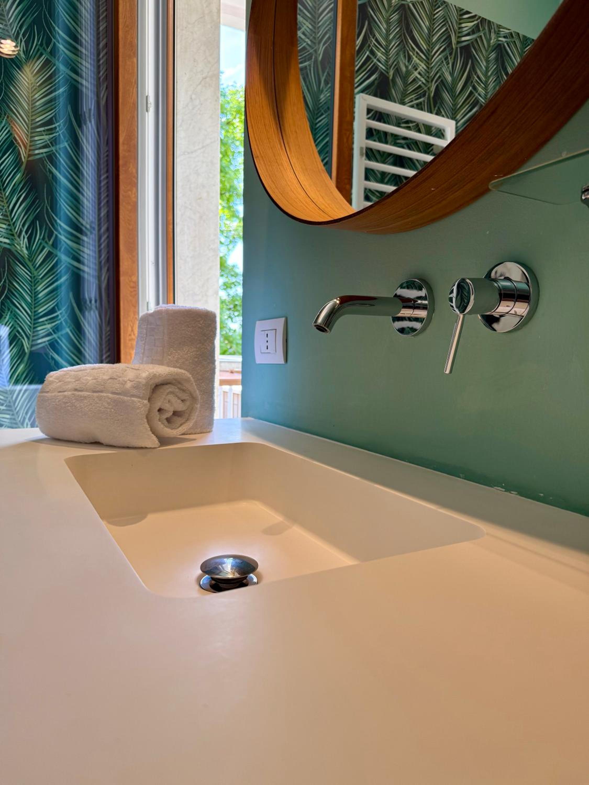 LURO Deluxe Apartments - City Life Nest