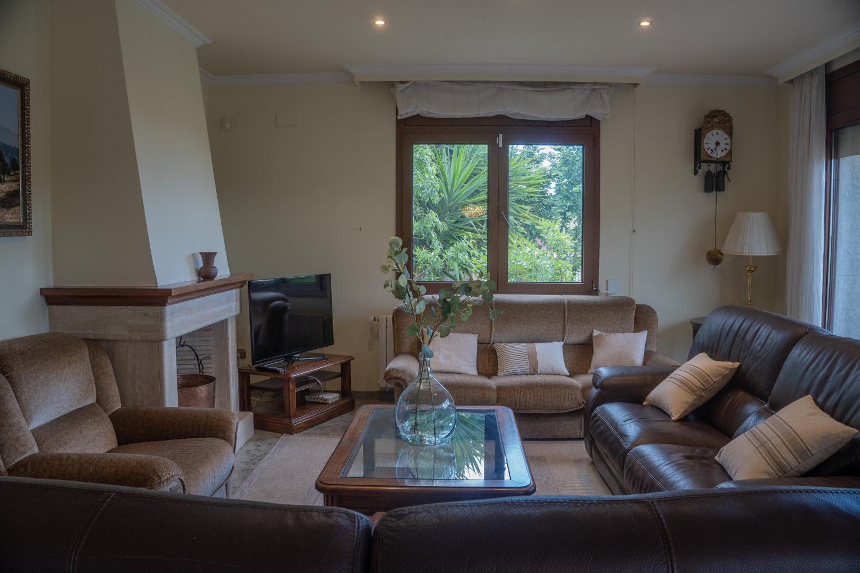 L'Ametller, casa Empordà, jardí, barbacoa, vistes