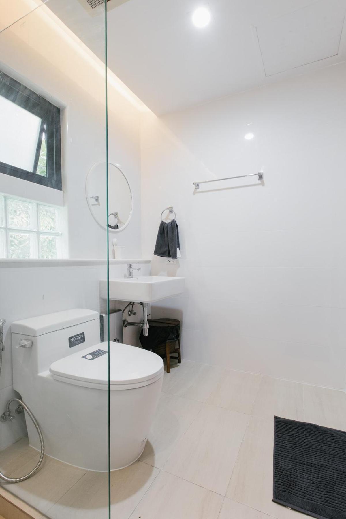 Whisper Oasis - Private Jacuzzi Pool Villa - 3BR, Sleeps 10 w Daily Housekeeping