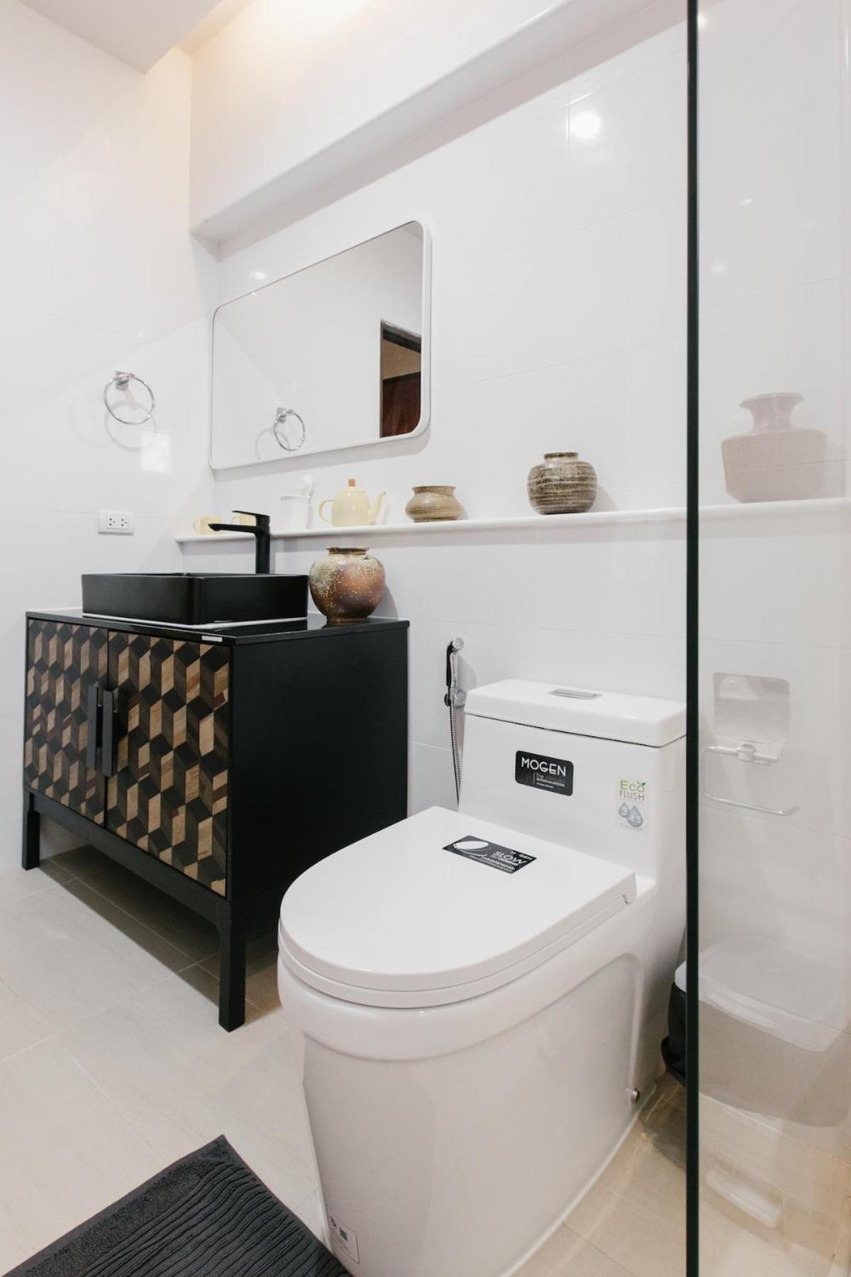 Whisper Oasis - Private Jacuzzi Pool Villa - 3BR, Sleeps 10 w Daily Housekeeping
