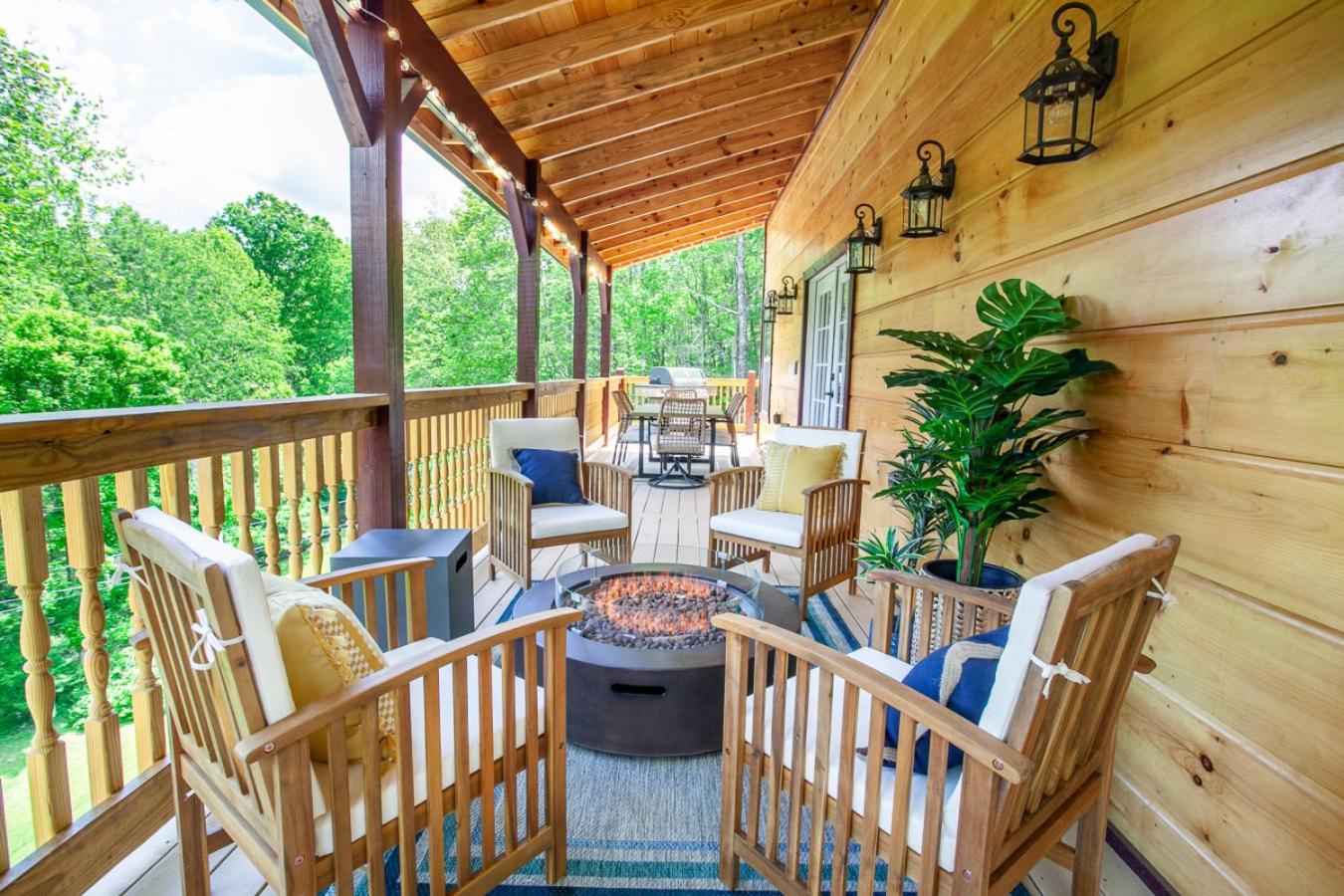 Bearly Dreaming: MTN View, Hot Tub & Game Room!