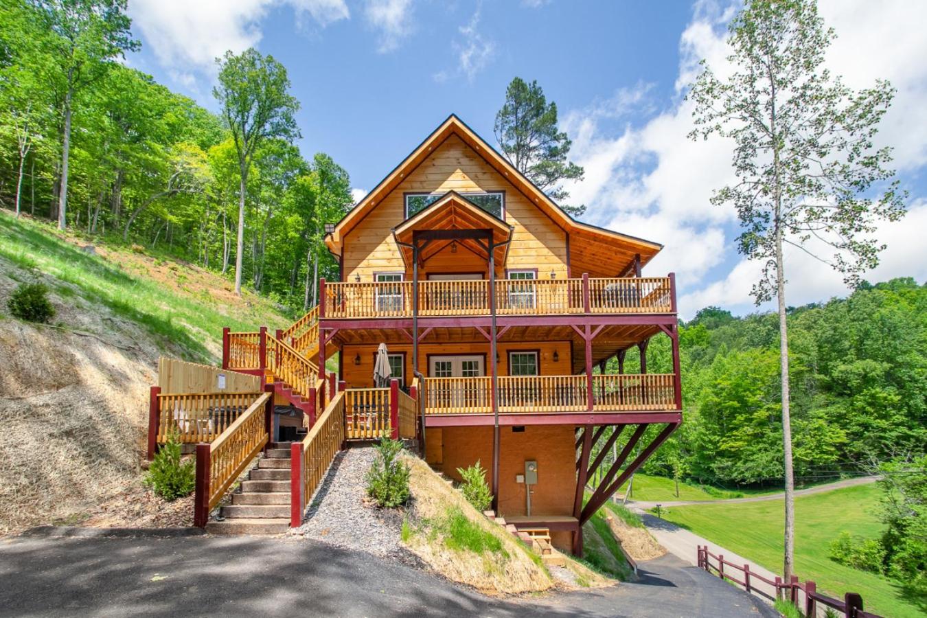 Bearly Dreaming: MTN View, Hot Tub & Game Room!