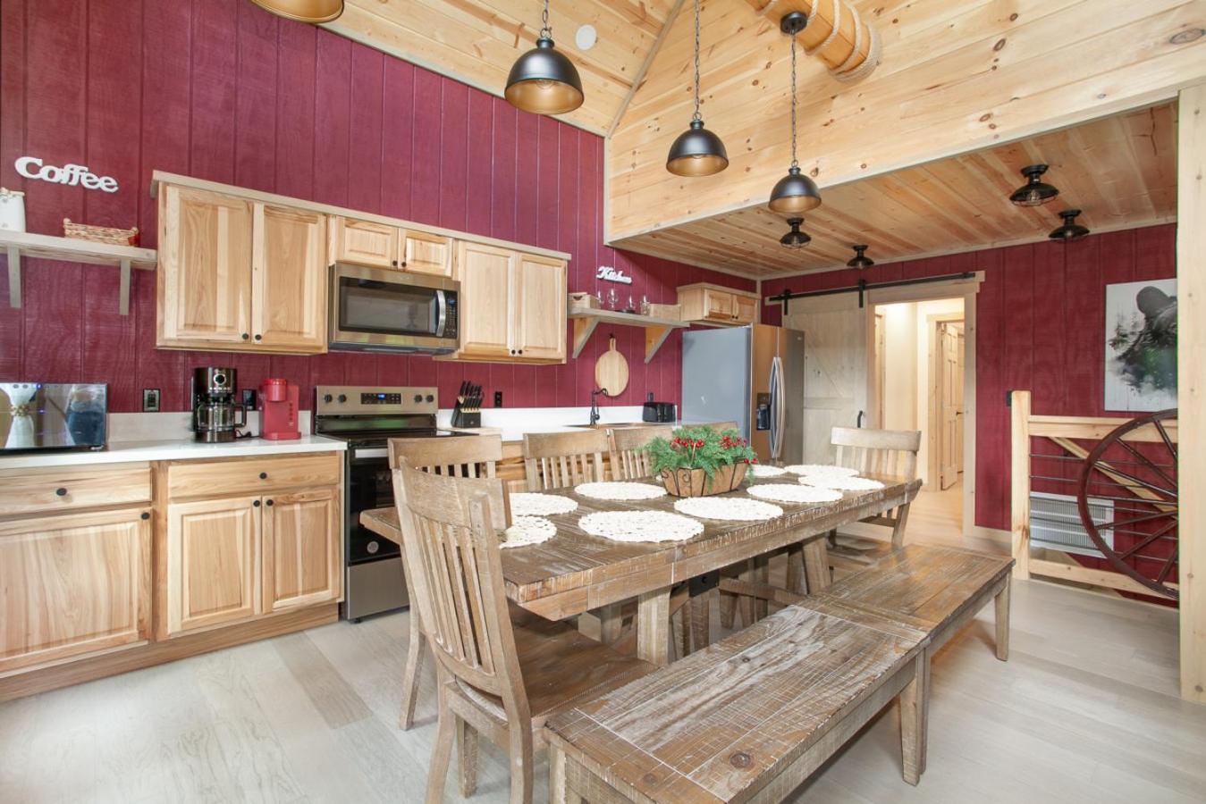 Bearly Dreaming: MTN View, Hot Tub & Game Room!