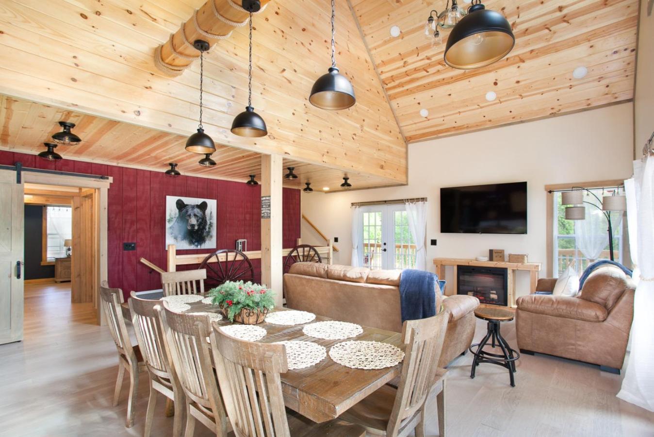 Bearly Dreaming: MTN View, Hot Tub & Game Room!