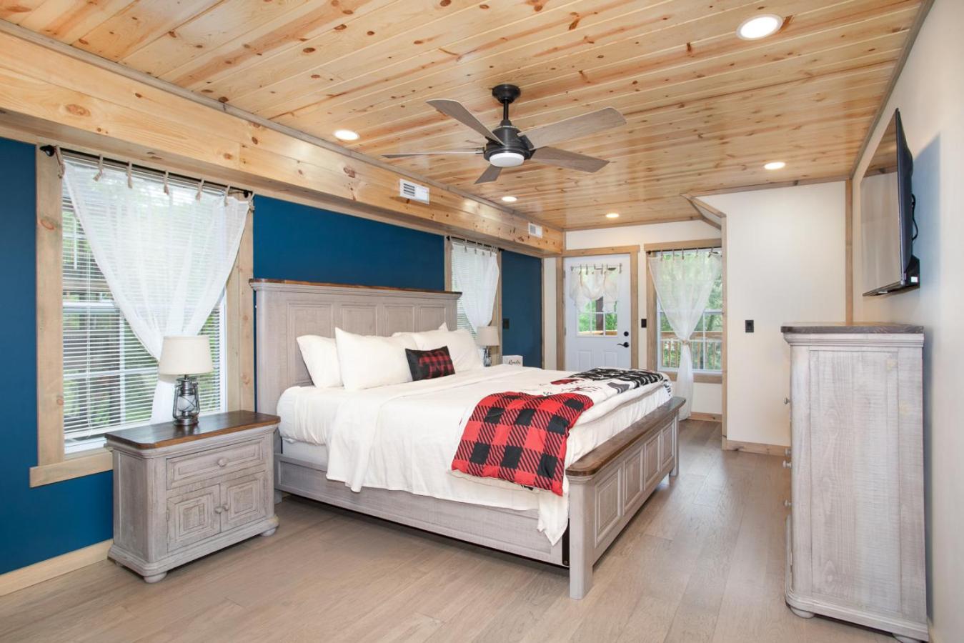 Bearly Dreaming: MTN View, Hot Tub & Game Room!