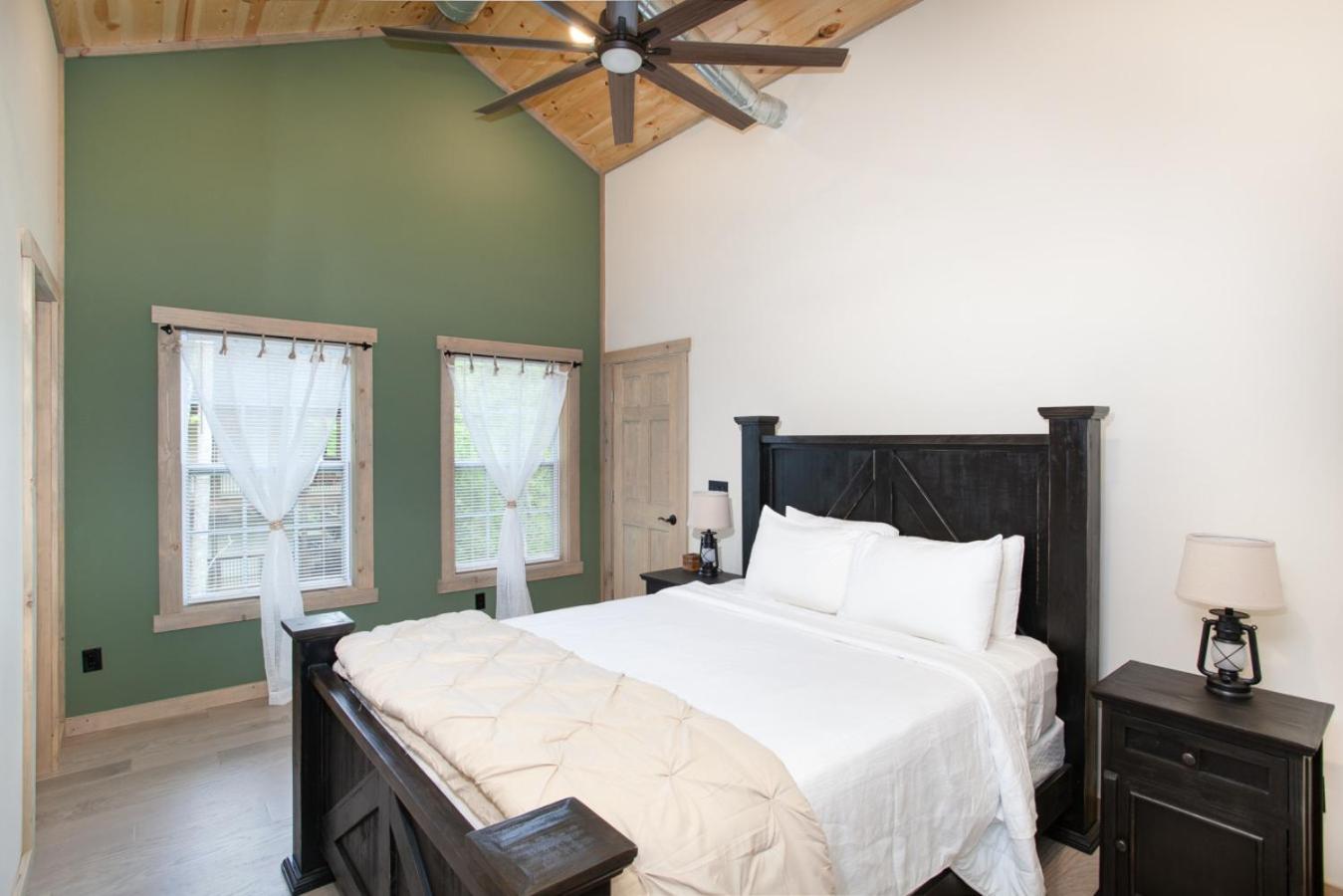 Bearly Dreaming: MTN View, Hot Tub & Game Room!
