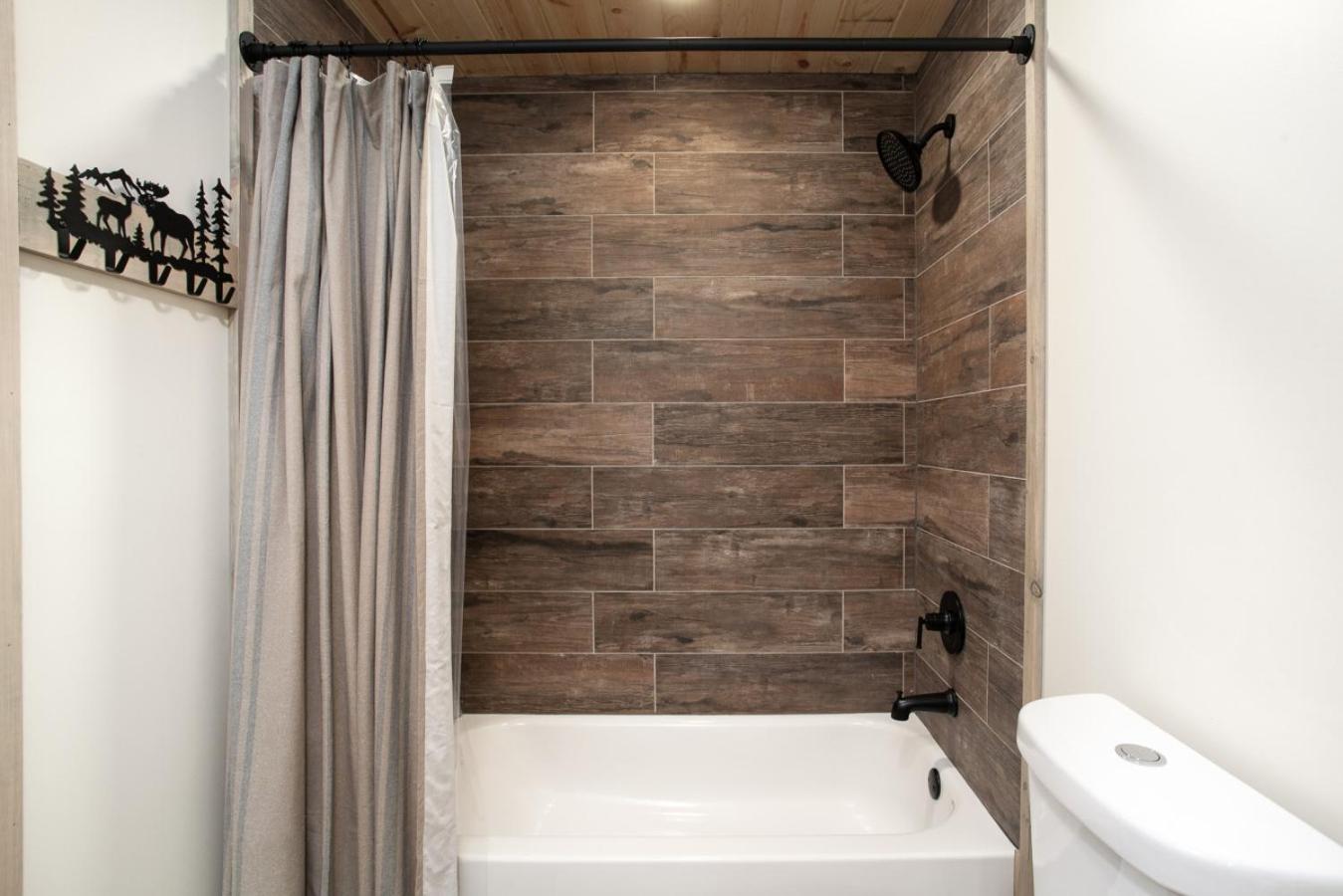 Bearly Dreaming: MTN View, Hot Tub & Game Room!
