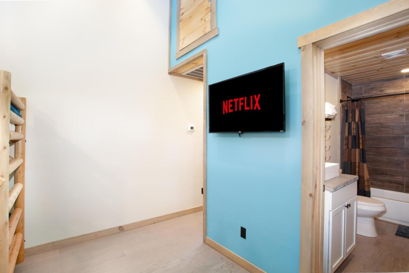 Bearly Dreaming: MTN View, Hot Tub & Game Room!